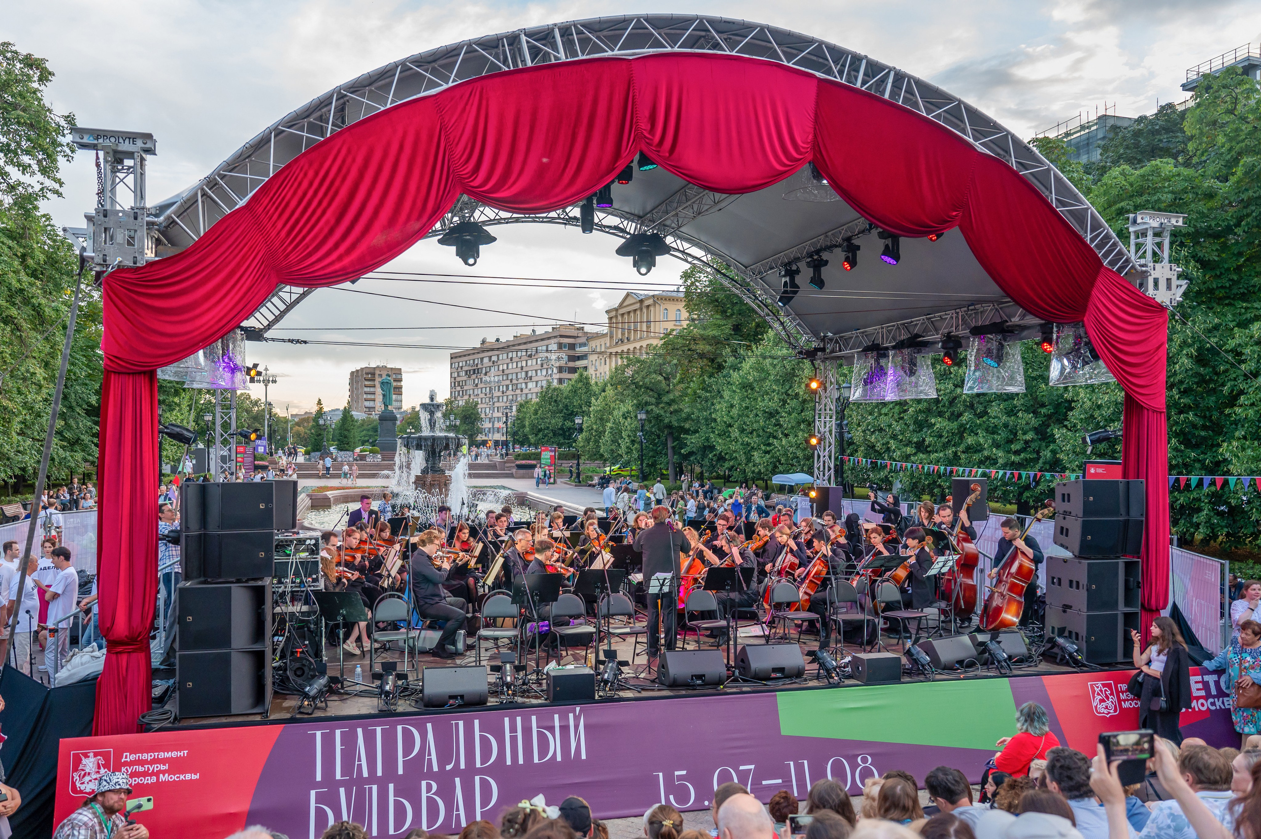 Театральный бульвар 2024. Фотограф Анна Мельникова | Москва