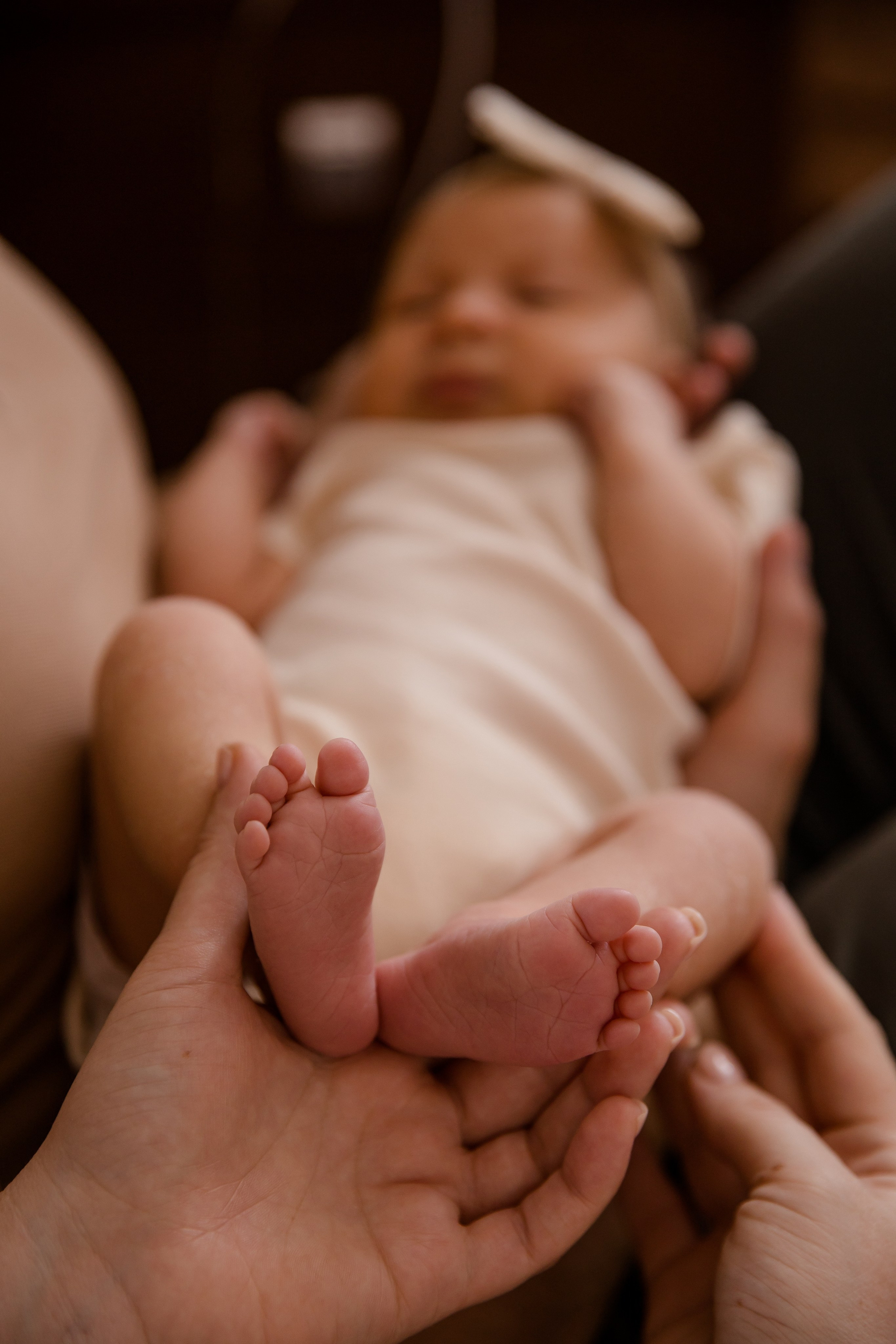 Новорожденная Ульяна в уюте дома. Семейный и детский фотограф в Москве Вера Ускова
