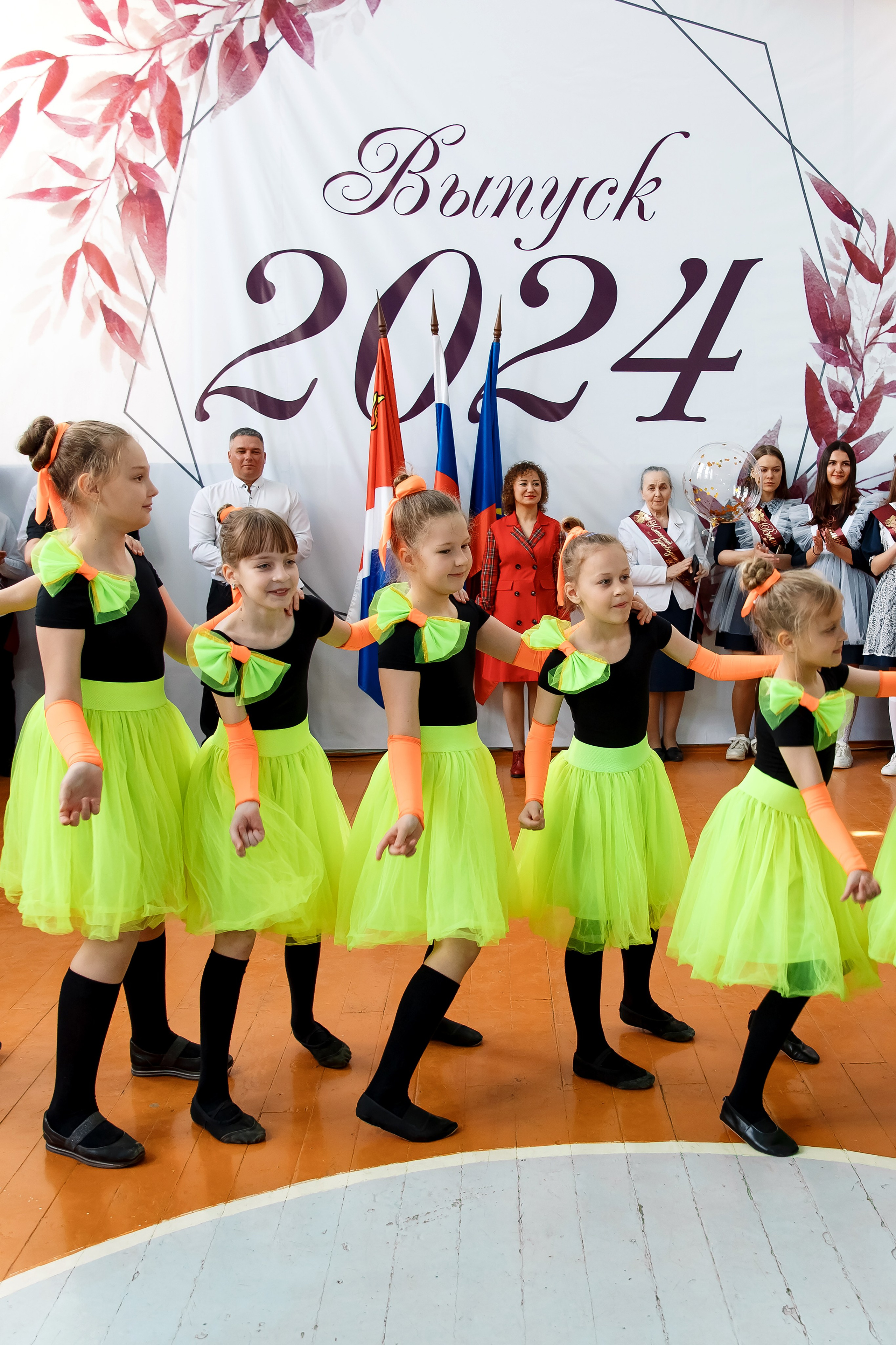 11 класс Последний звонок. Фотограф Любовь Корниенко, Примоский край