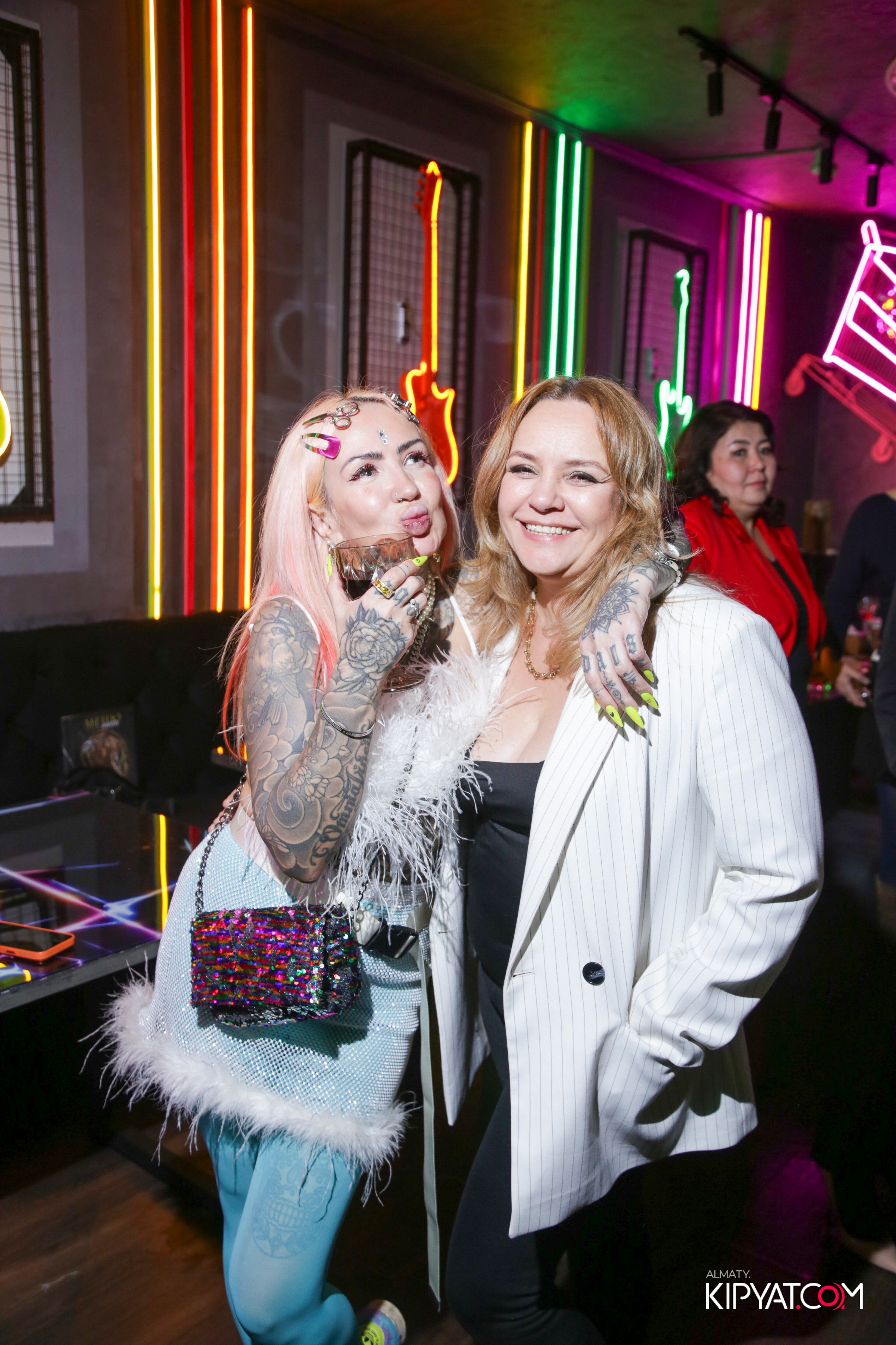 УХО И МЕДВЕДЬ НА САИНА. КИПЯТКОМ АЛМАТЫ! Фотосъемка мероприятий в Алматы