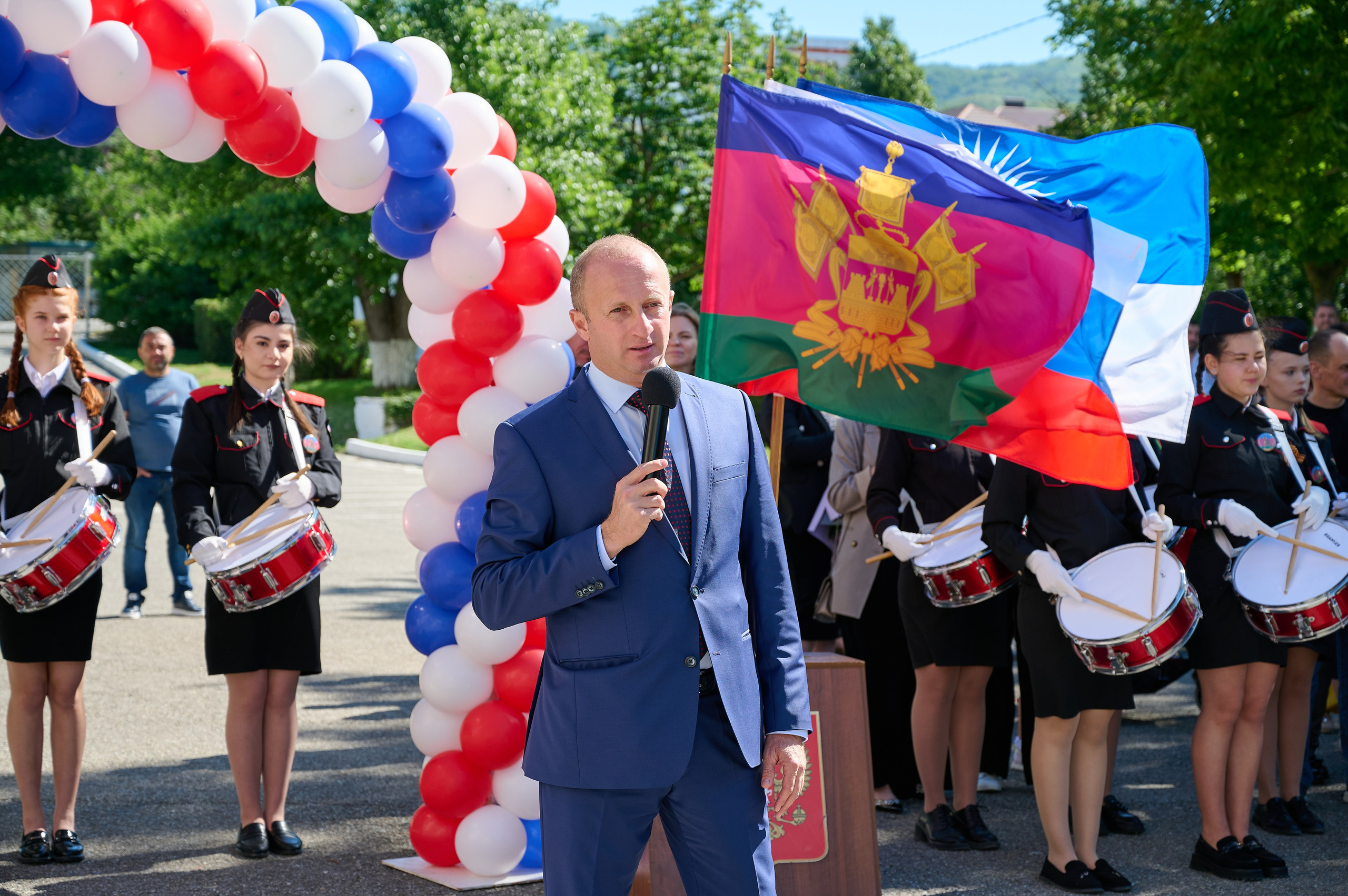 Последний звонок. Жизнь курорта Кабардинка в фотографиях