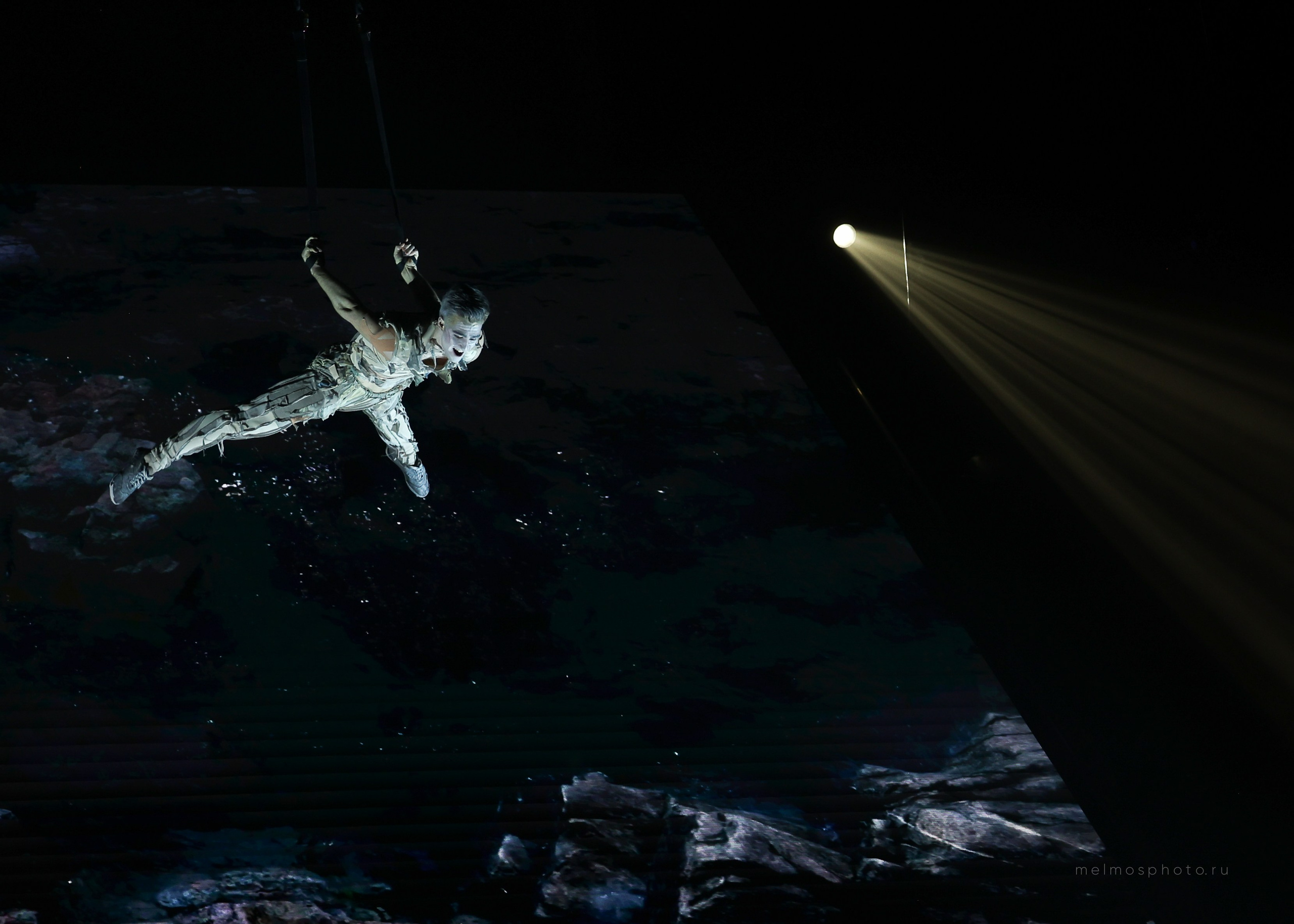 АНТИГРАВИТАЦИЯ. Репортажный, архитектурный, театральный и файн-арт фотограф Лена Мельникова в Москве