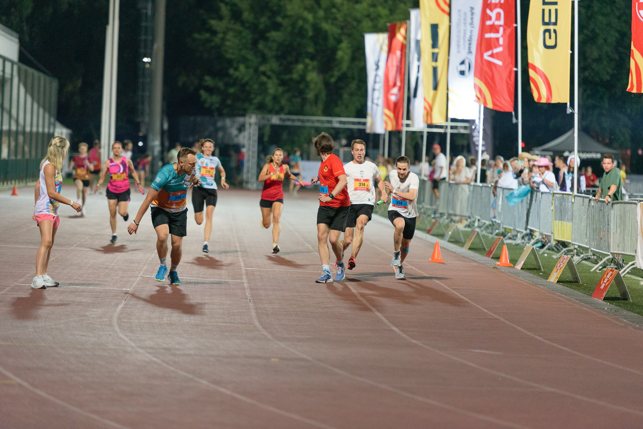 Битва беговых клубов. Репортажный фотограф Сергей Квартальнов