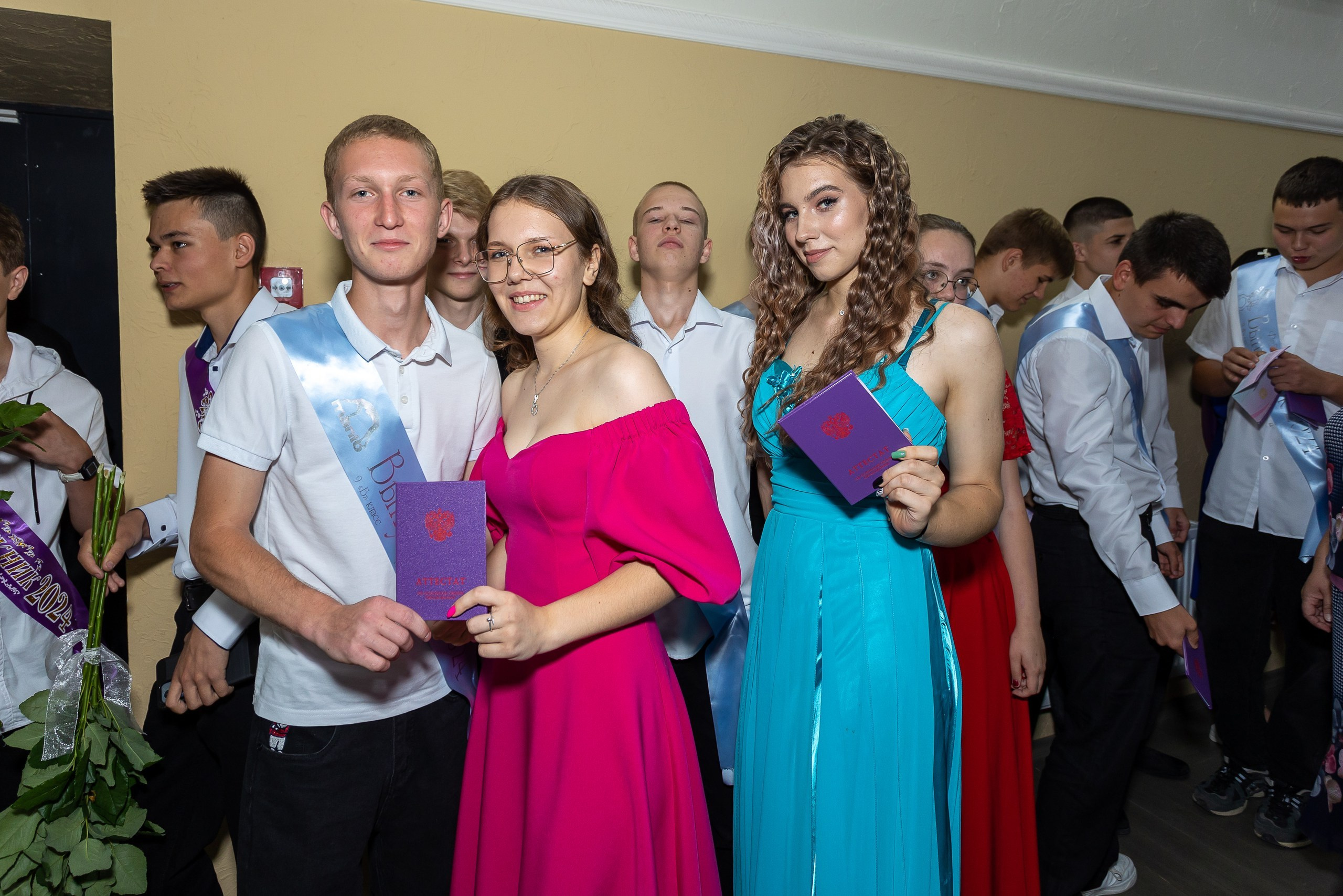 Вручение аттестата и выпускной вечер. Выпускные альбомы Майкоп, Краснодар Елена Золотарева