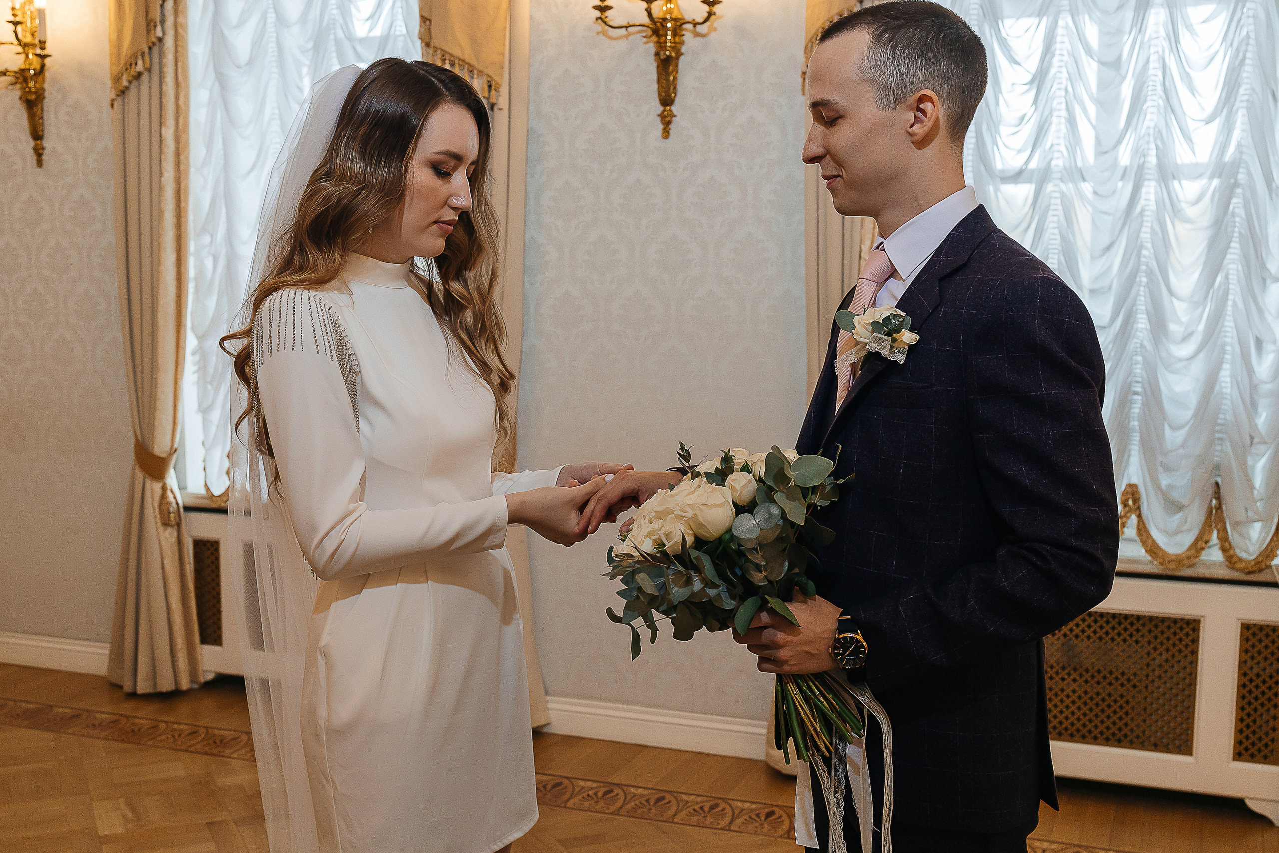 Роскошная выездная церемония в отеле. Олег Сверчков | Свадебный фотограф Вологда