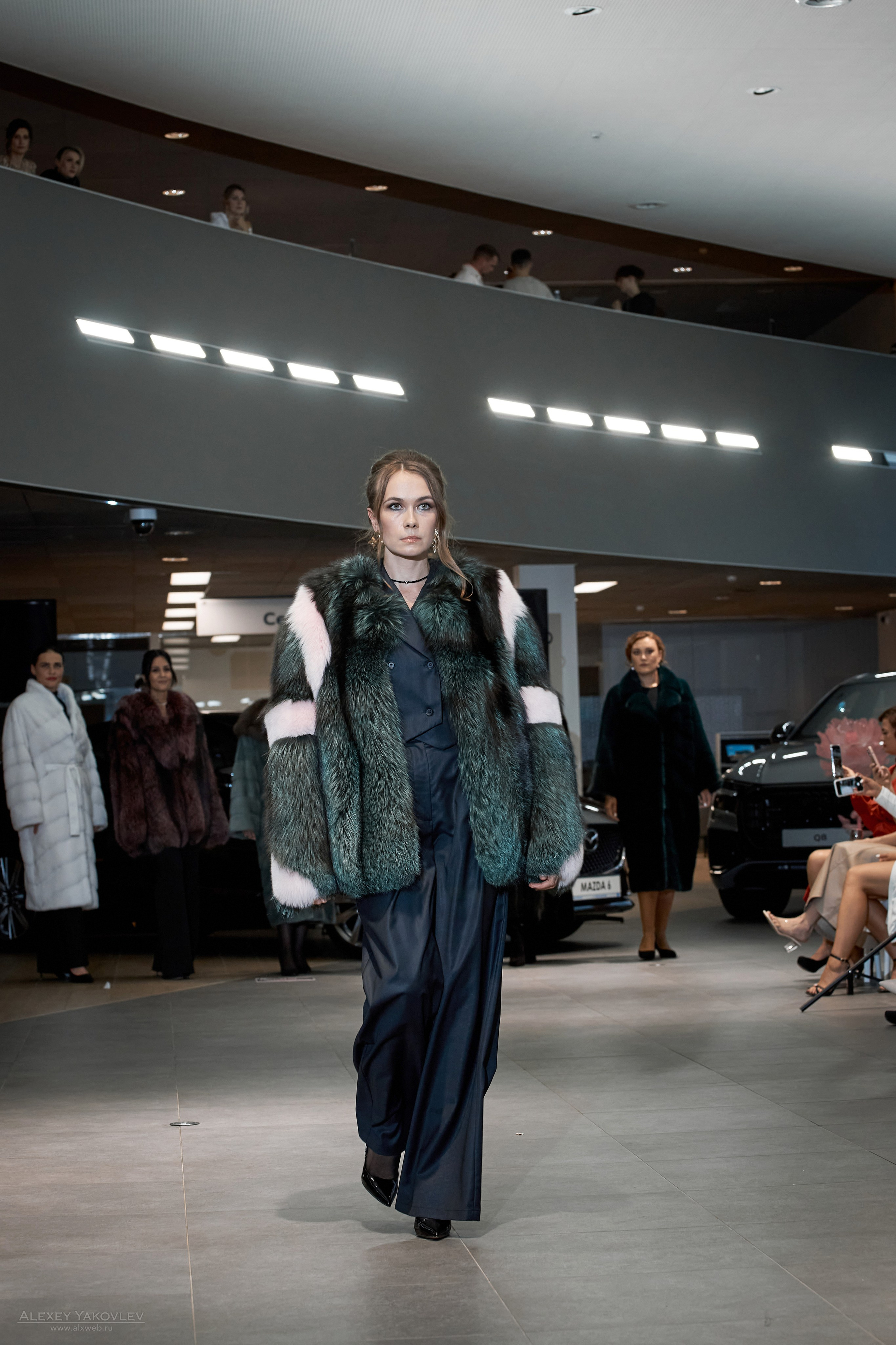 Модный показ PRE-FALL модельной школы Modeling+. Фотограф Алексей Яковлев