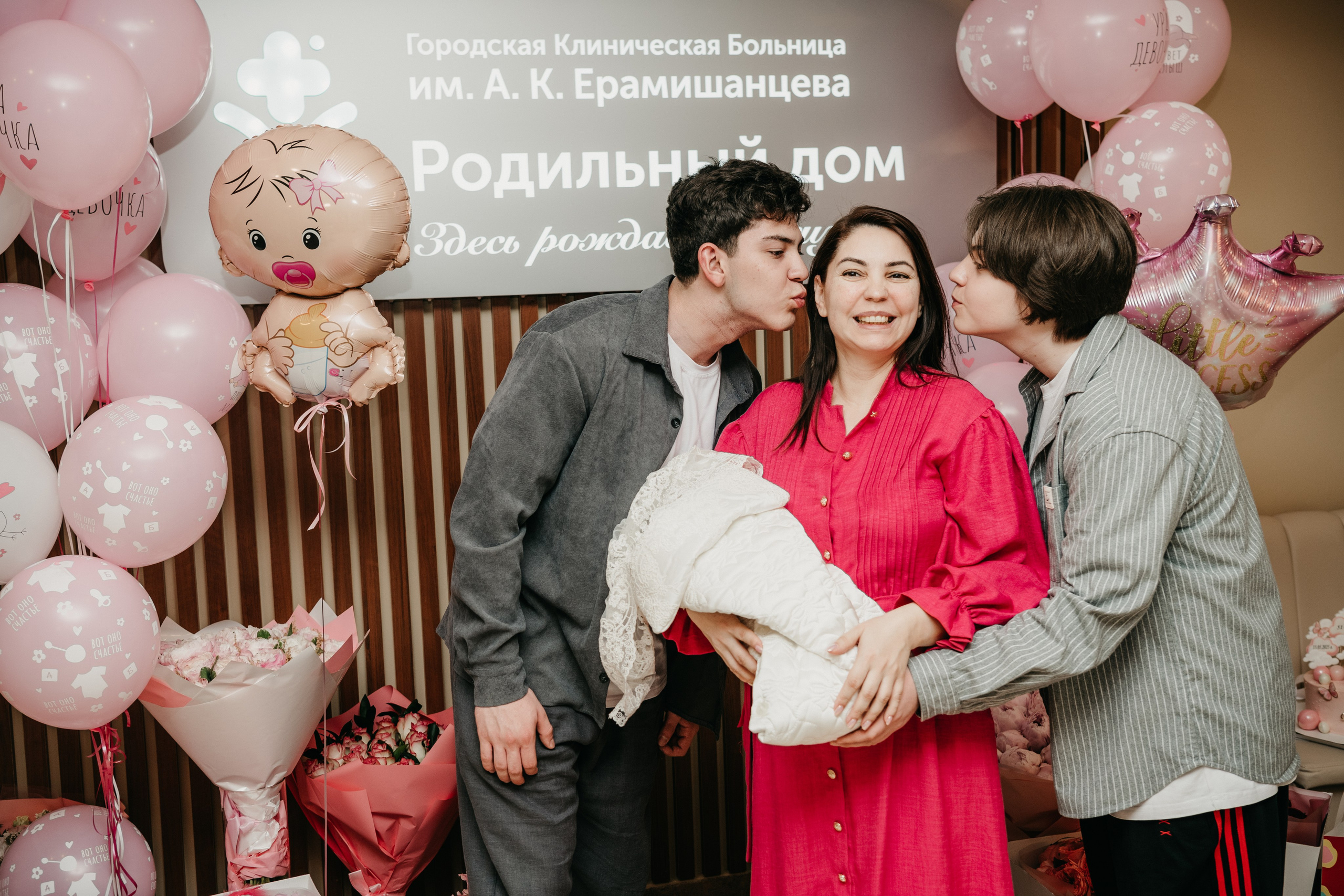 Выписка Адель. Ерамишанцева. Фотограф на выписку из роддома в Москве и МО