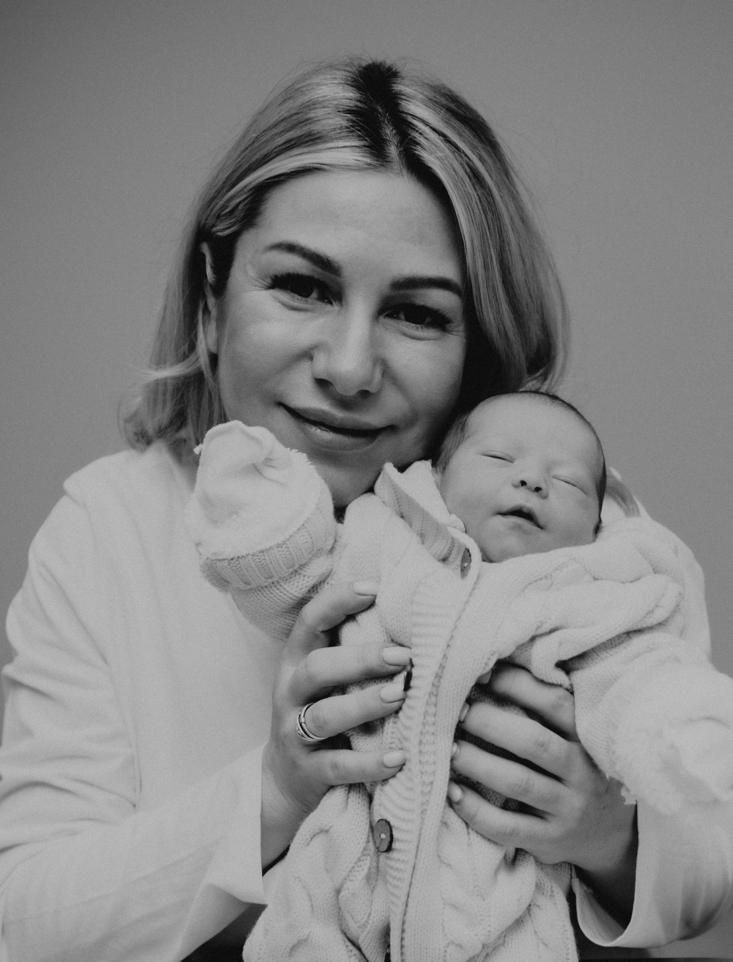 Выписка малышки. Мать и дитя на Севастопольском. Фотограф на выписку из роддома в Москве и МО