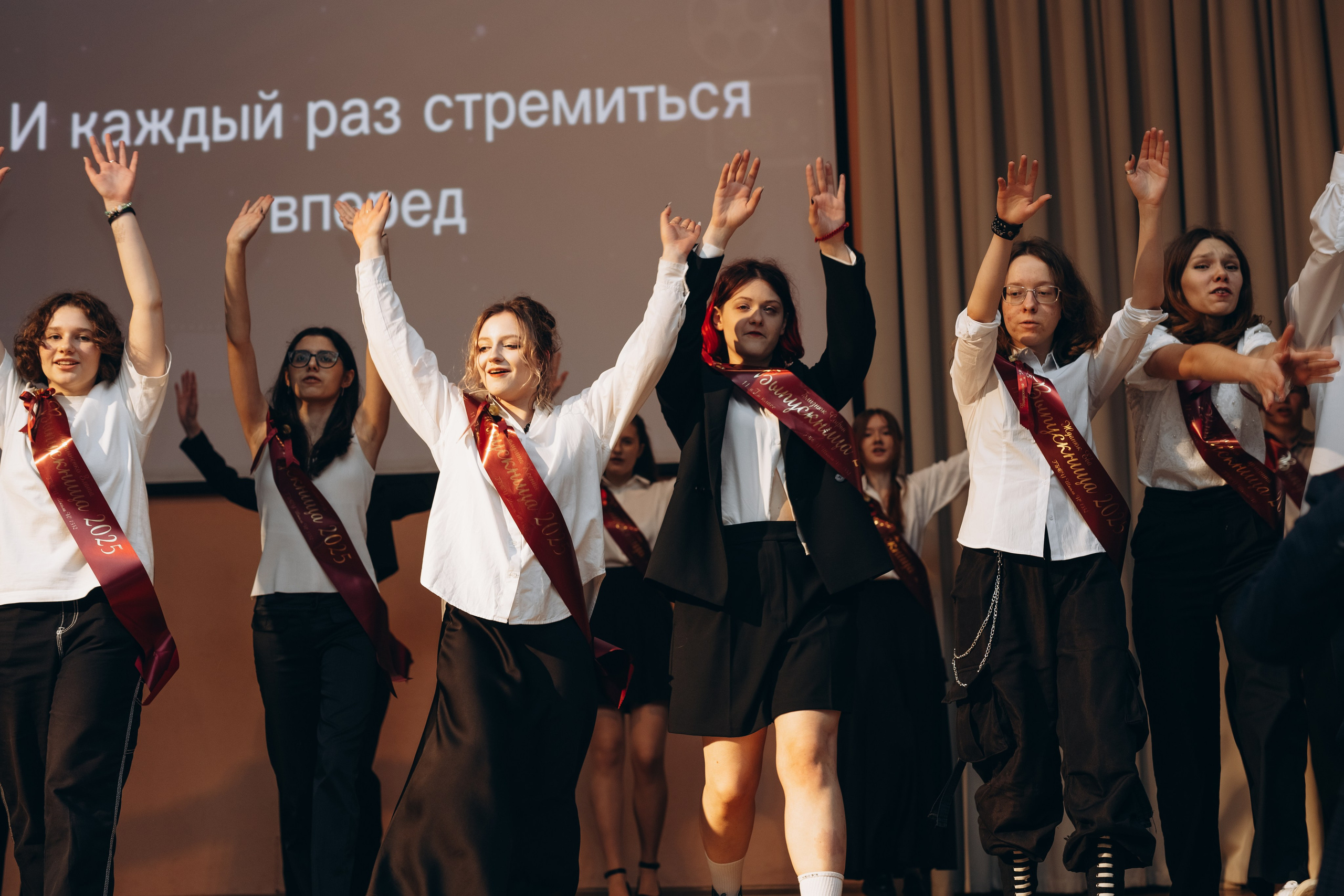 Последний звонок концерт+ фотозона. Фотограф Людмила Оюн