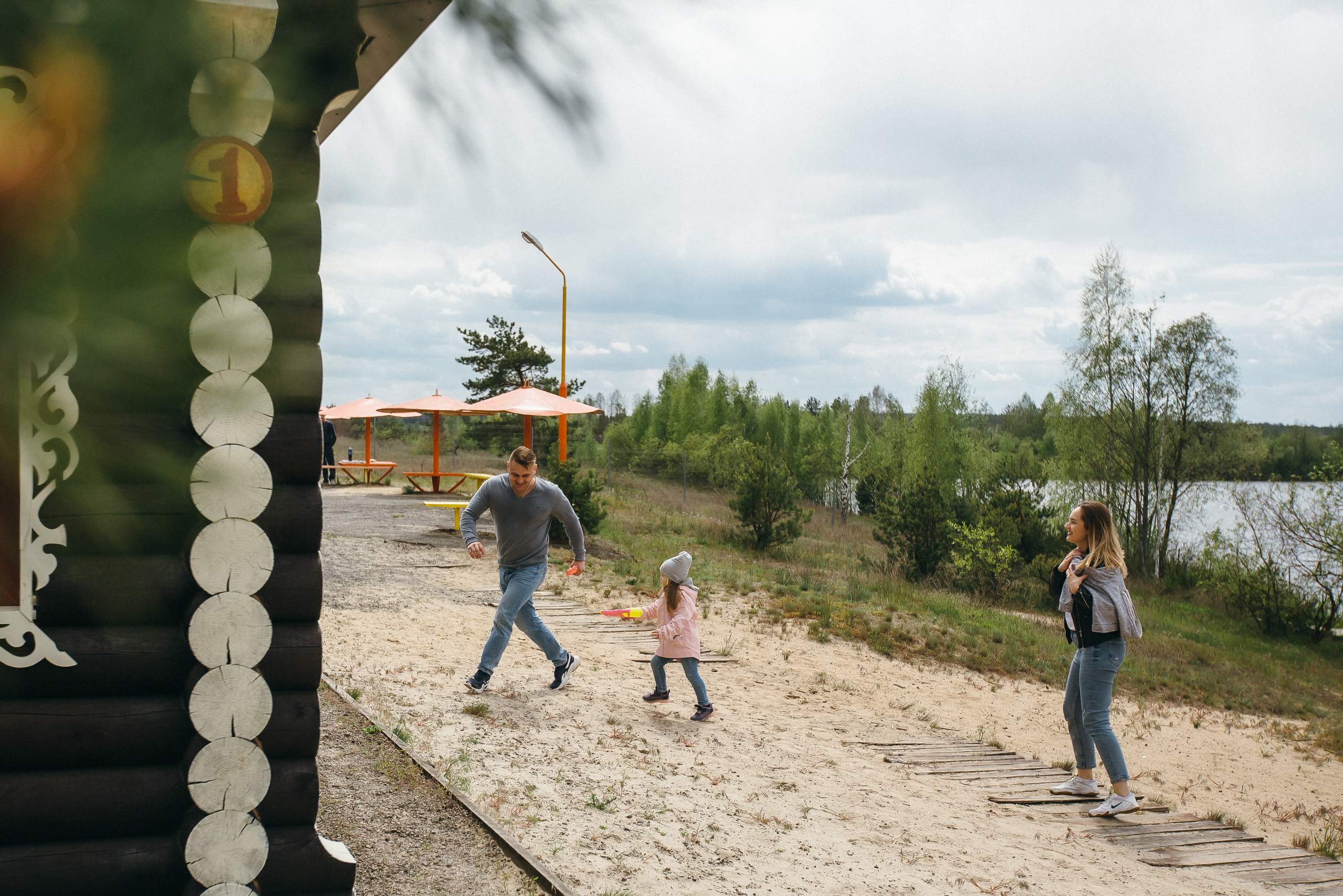 Семейная прогулочная фотосессия. Фотограф Петр Капралов