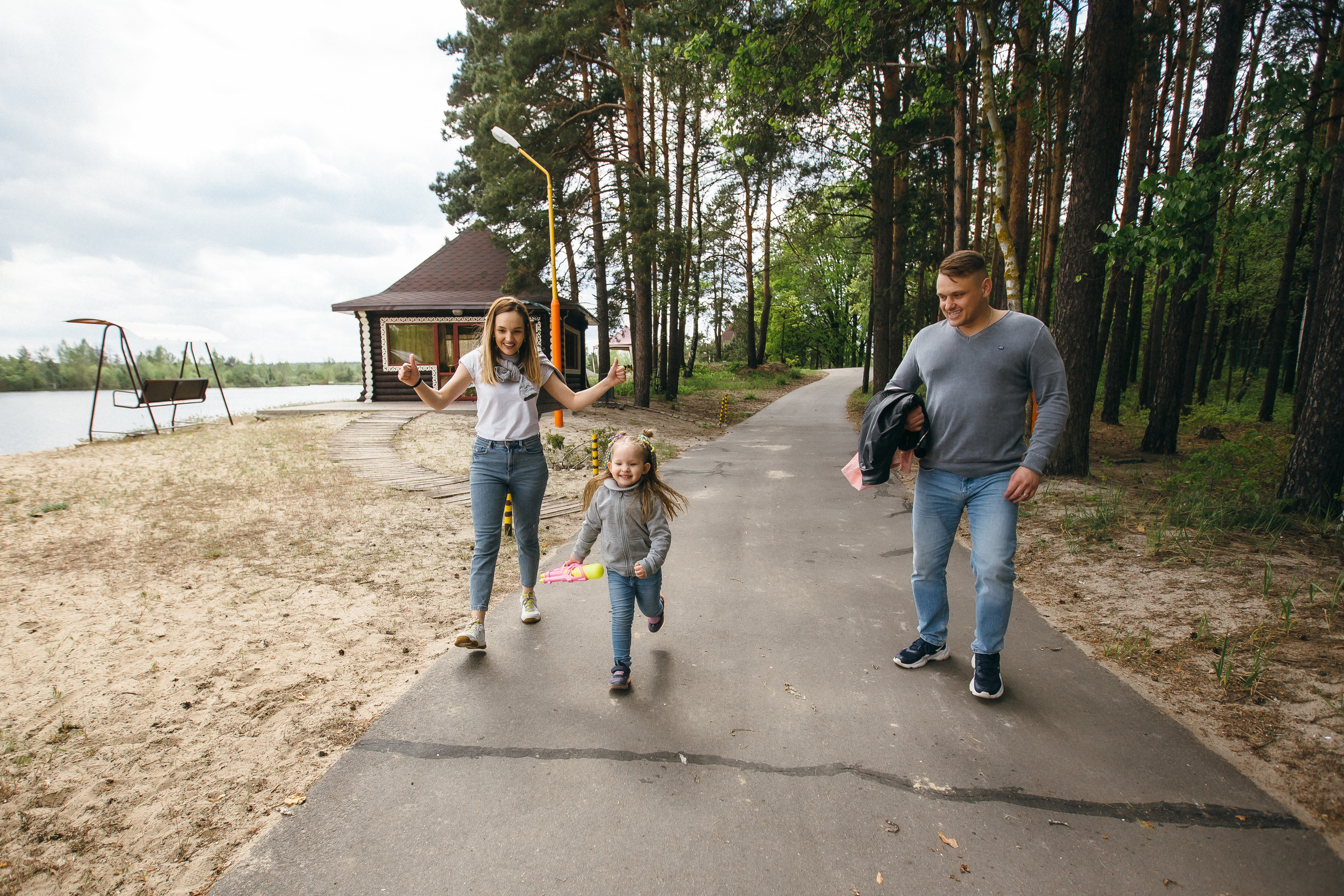Семейная прогулочная фотосессия. Фотограф Петр Капралов