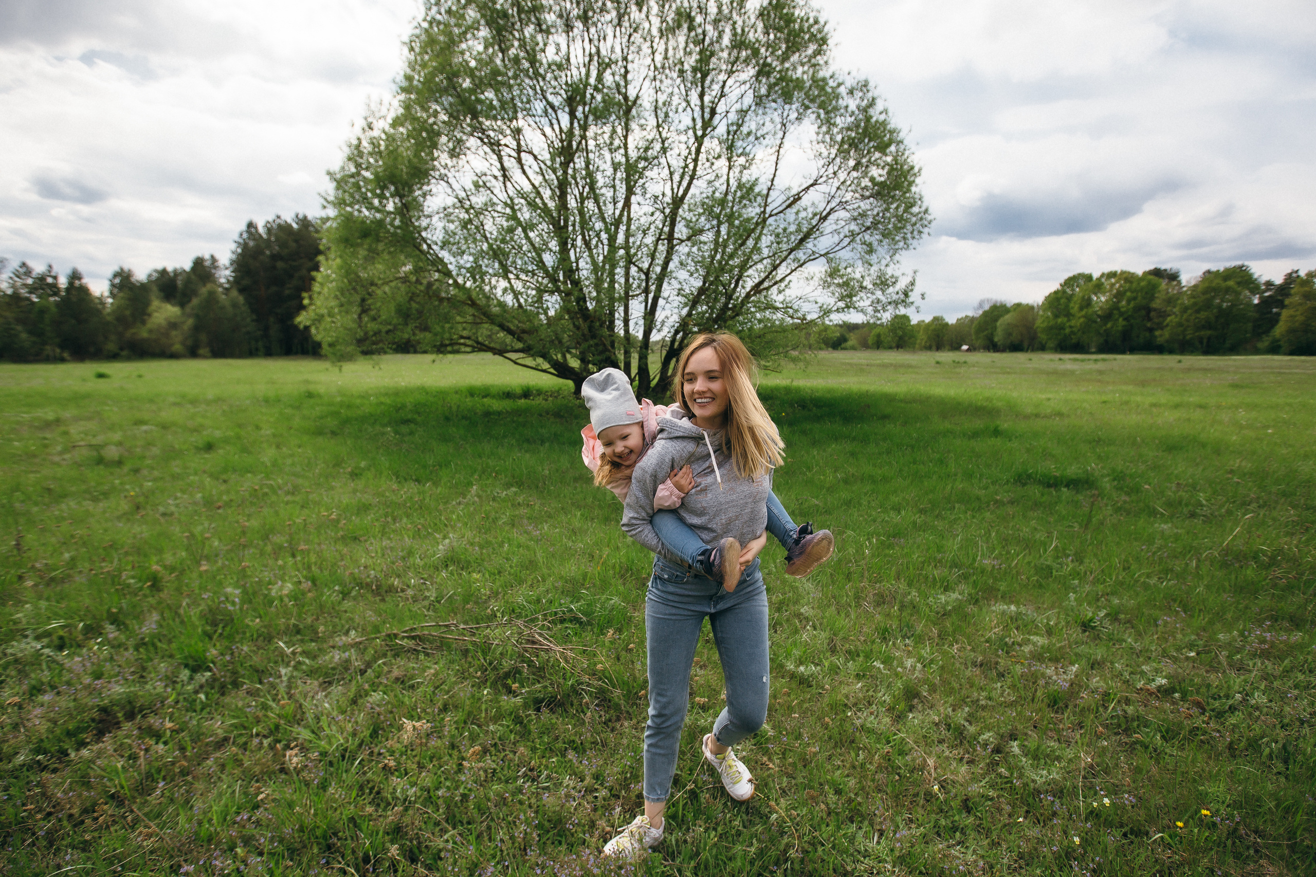 Семейная прогулочная фотосессия. Фотограф Петр Капралов