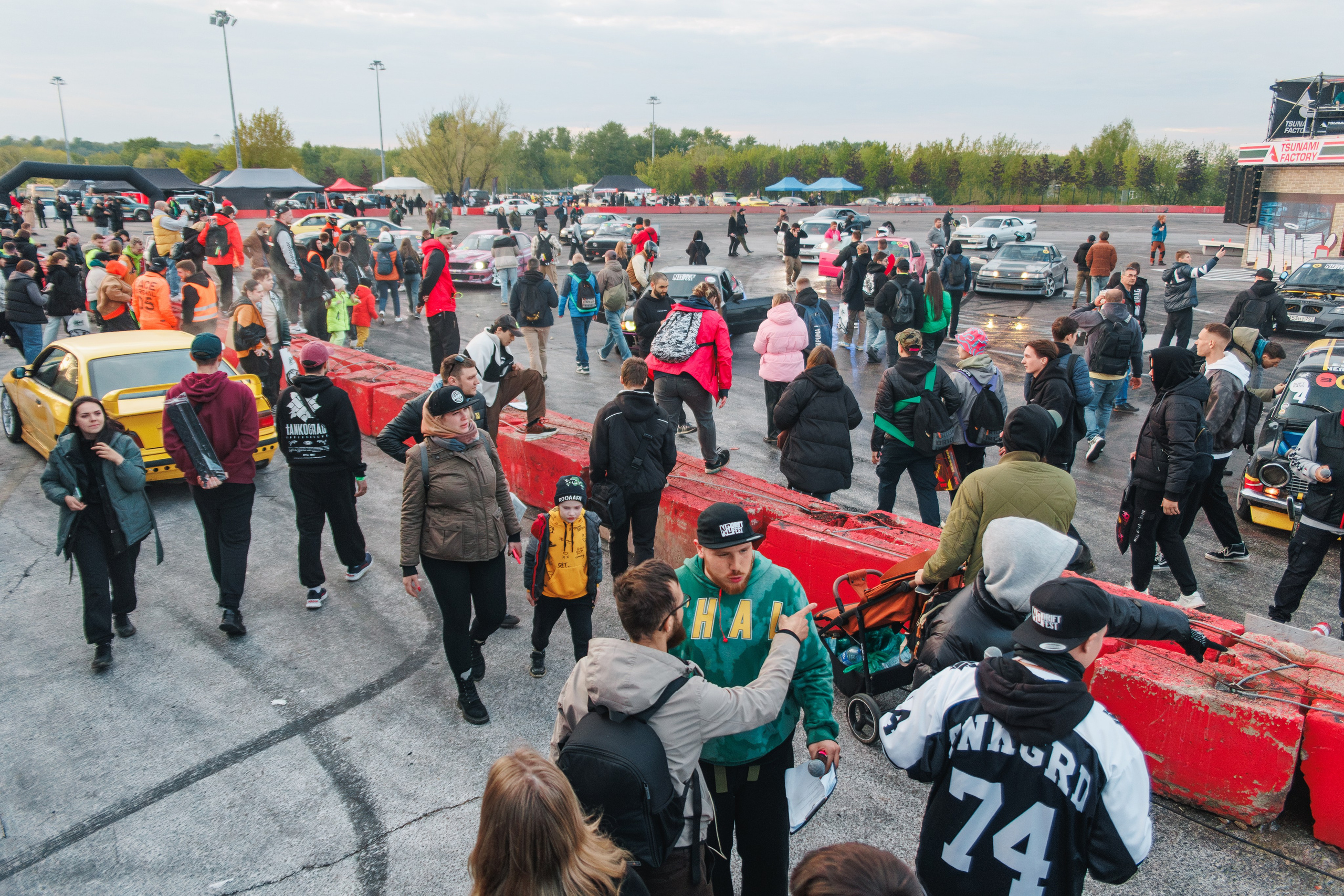 Выставка и дрифт машин. Репортажный фотограф. Москва. Алина Ланская