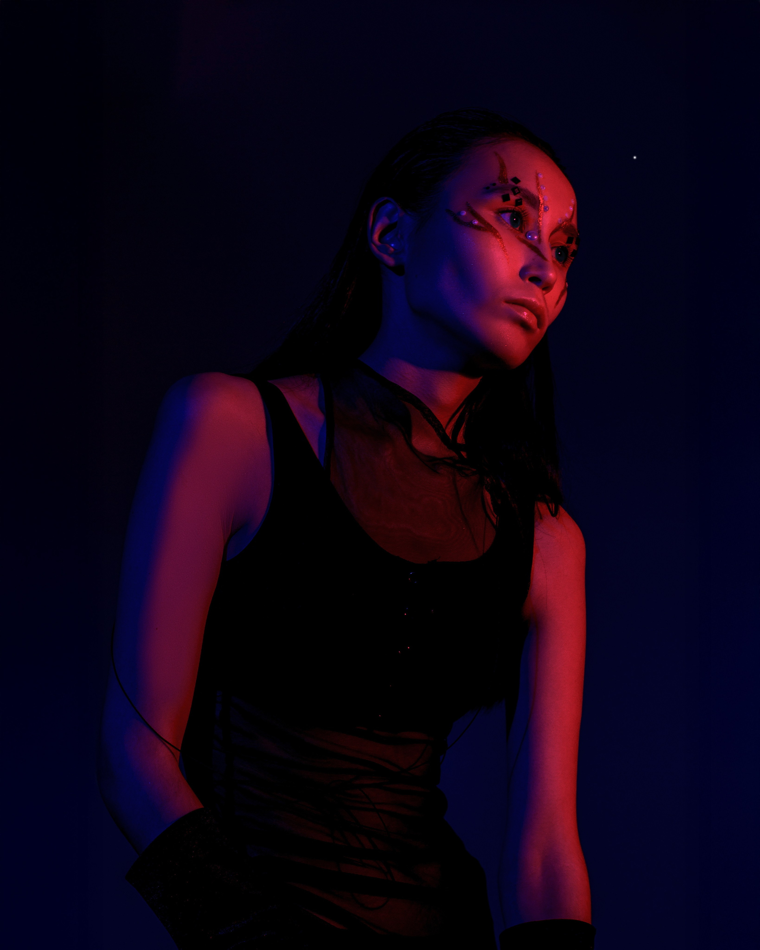 Искусственный свет. Визуальный дизайнер из Санкт-Петербурга Айси Клусова