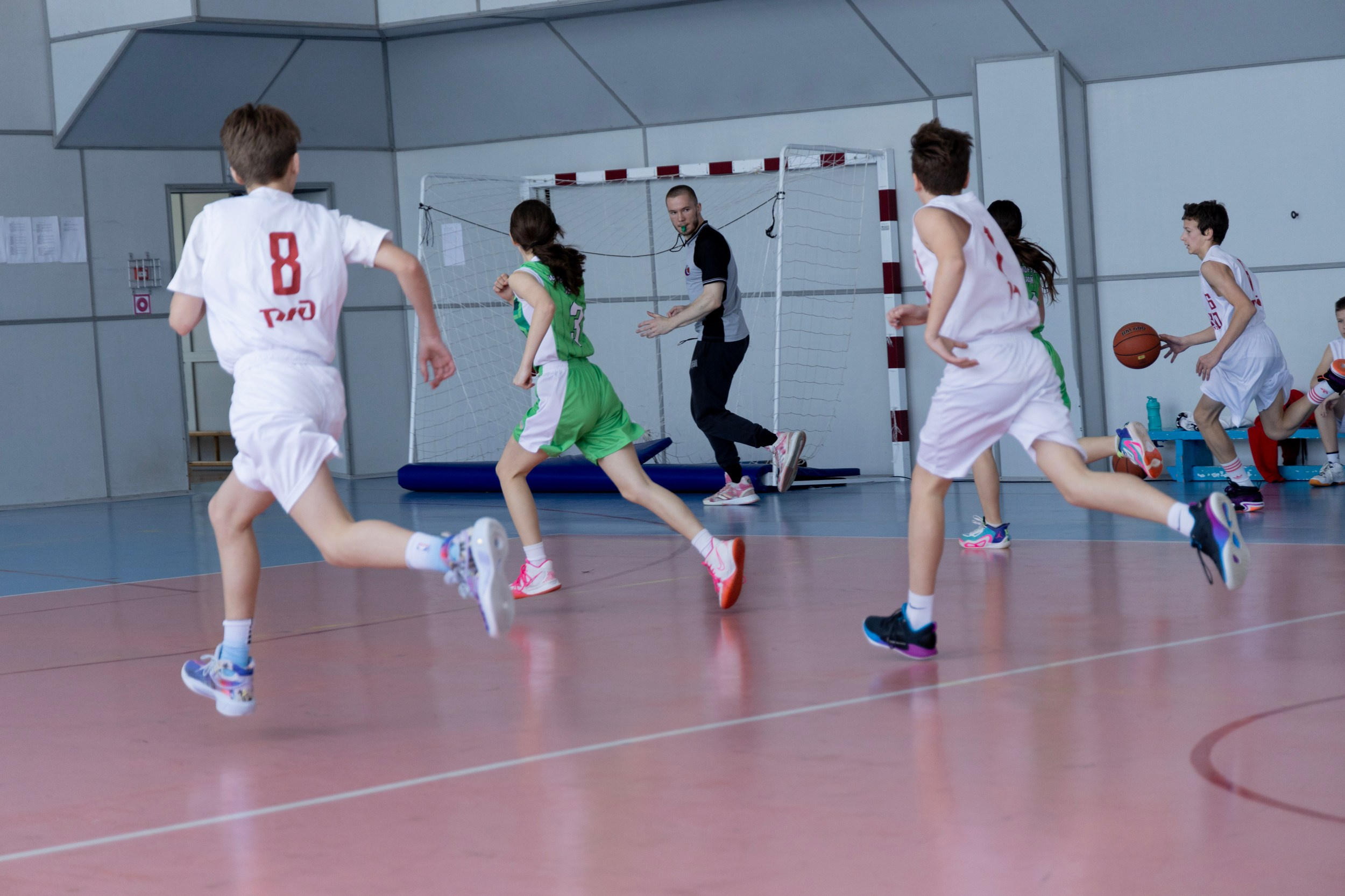 Соревнования по баскетболу среди школьников. Репортажный и портретный фотограф в Владивостоке