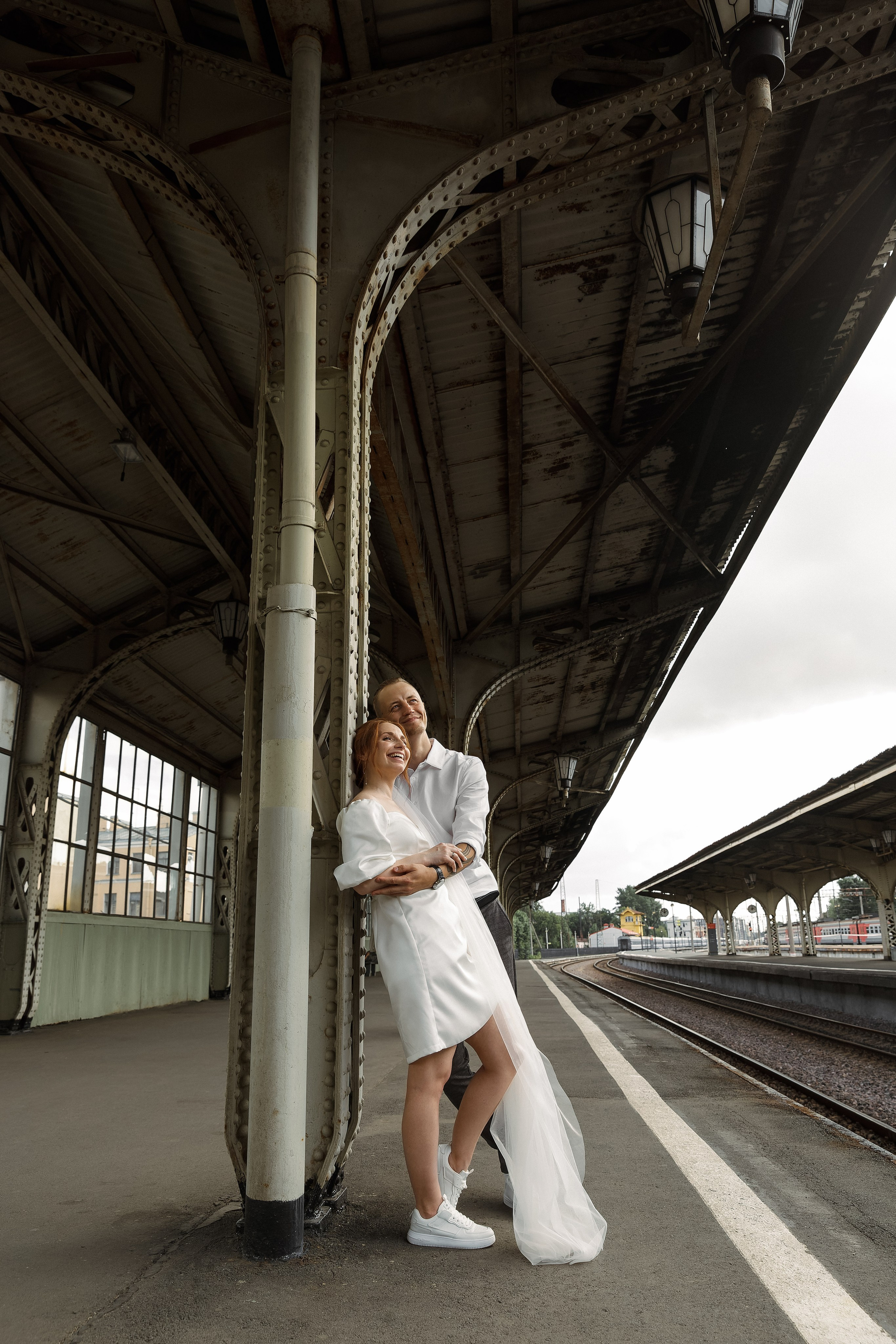 Кристина и Артем — свадебная съемка на Витебском вокзале. Свадебный и портретный фотограф в Санкт-Петербурге Анна Демьянова