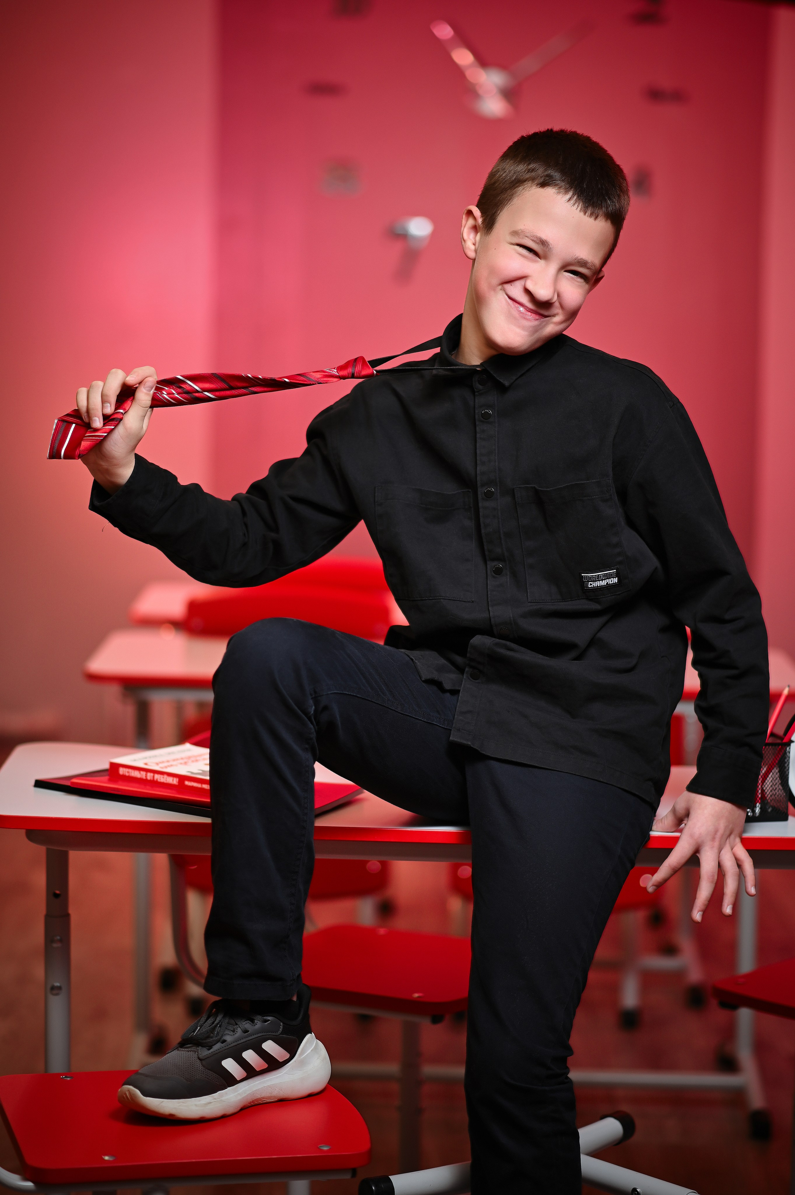 Фотосессия в школе. Выпускной альбом в 4 классе. Начальная школа, выпускной альбом 4 класса. Стильная школьная фотосессия. Фотосессия школьников в школе