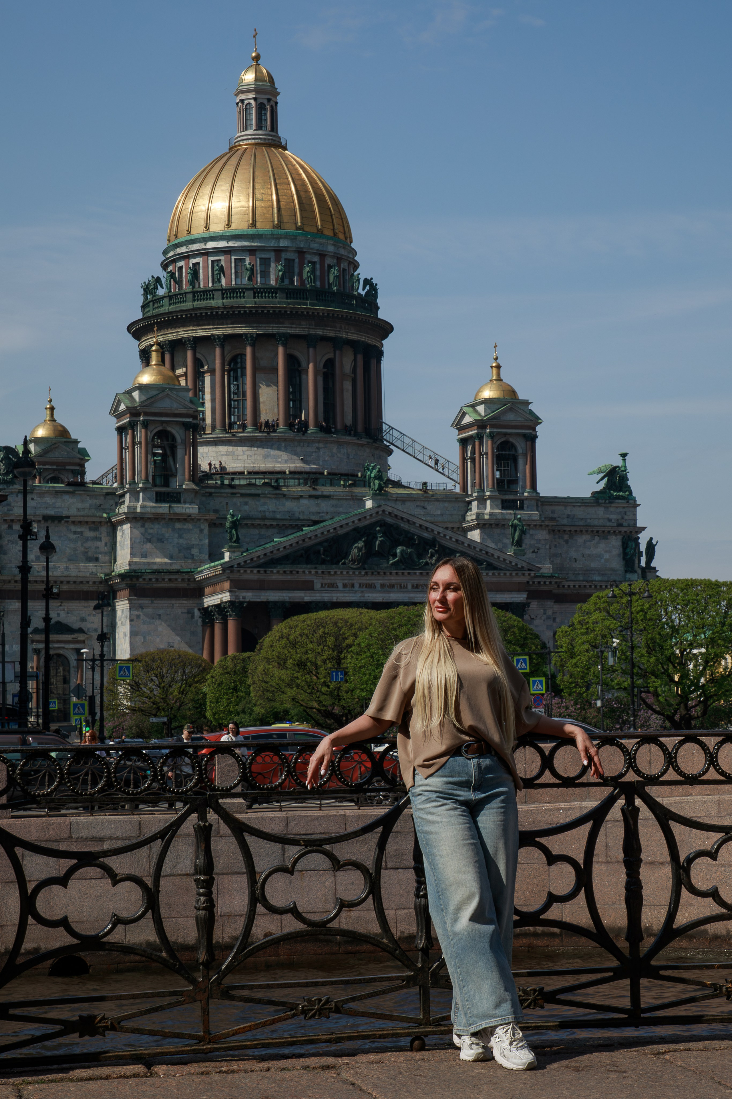 Прогулка у Исаакиевского собора с Анной. Фотограф в Санкт-Петербурге Таня Михайлова