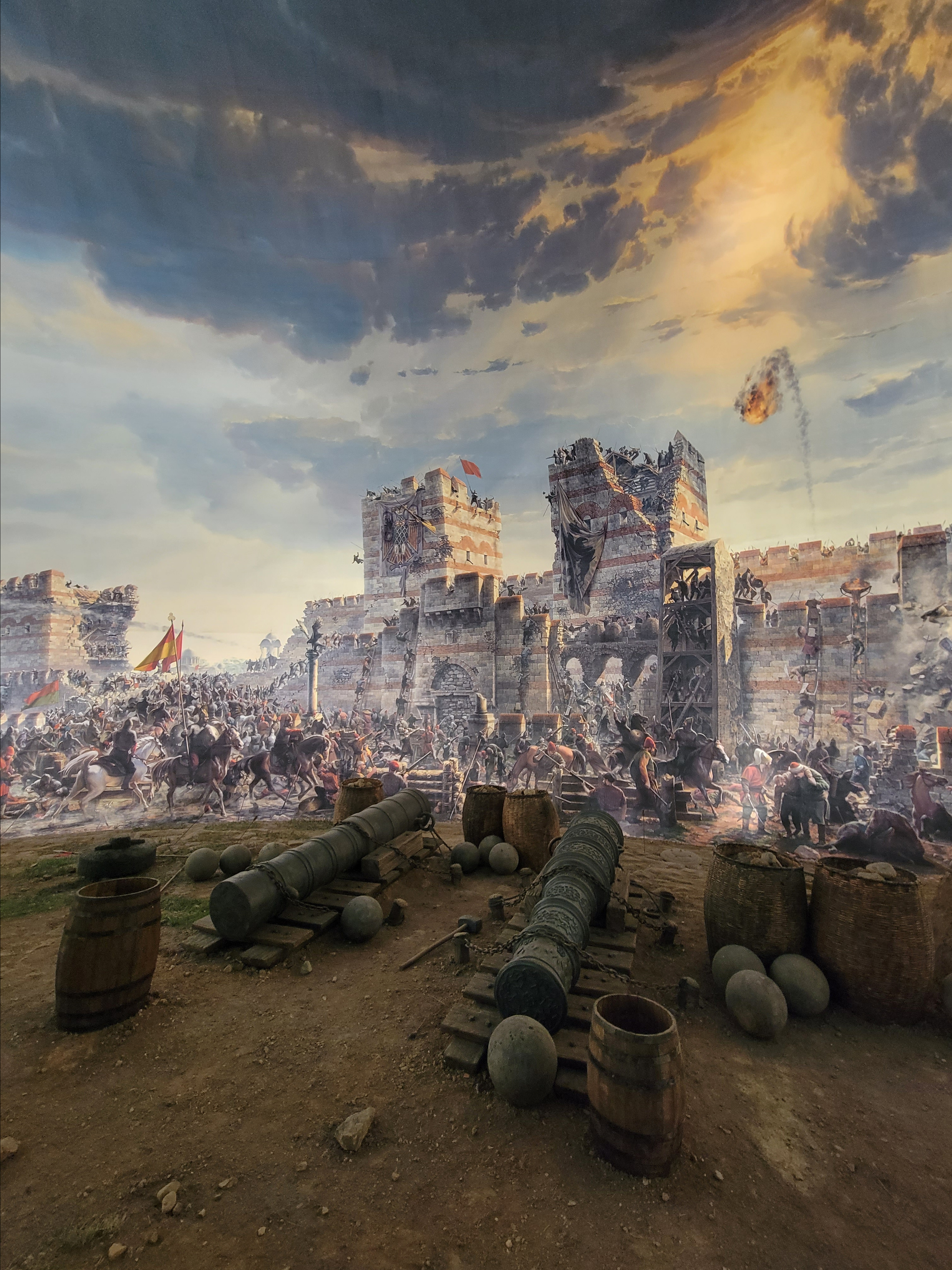 Именно в этом месте османы 29 мая 1453 г прорвали оборону и захватили город, распахнув Золотые ворота перед султаном Мехмедом II Завоевателем.