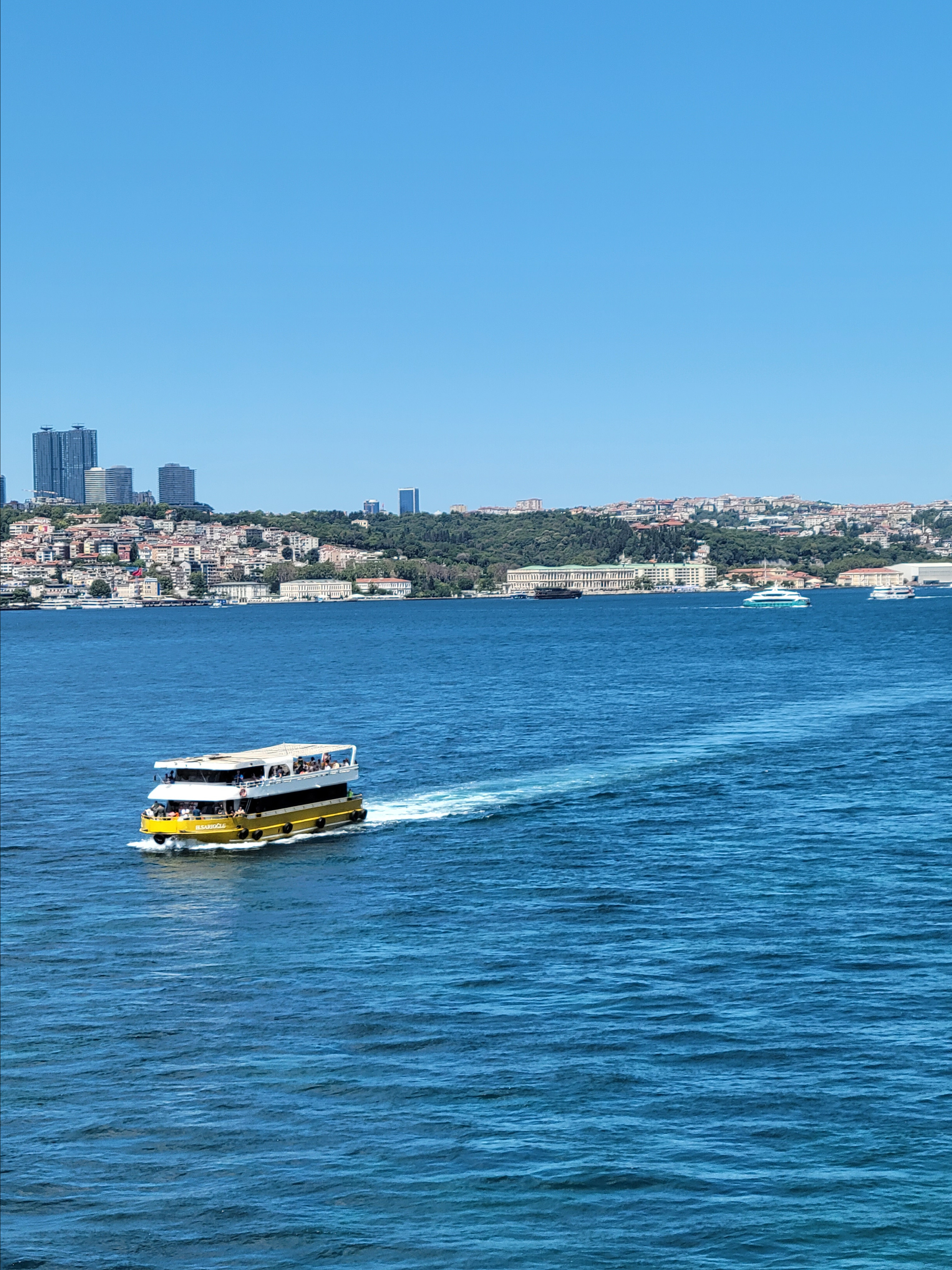 45 мин ожидания, 3 минуты дороги на катере - и мы на вершине башни