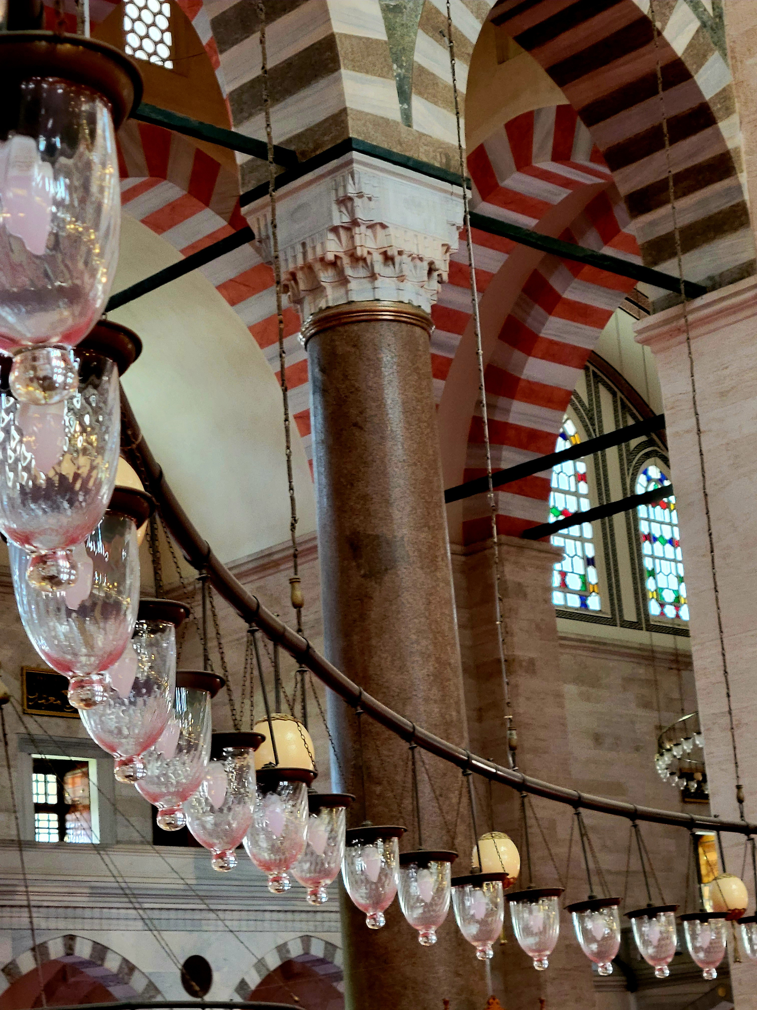 Особое впечатление на меня произвели люстры в мечетях. Аналогичную я встречал лишь в морском Никольском соборе в Кронштадте