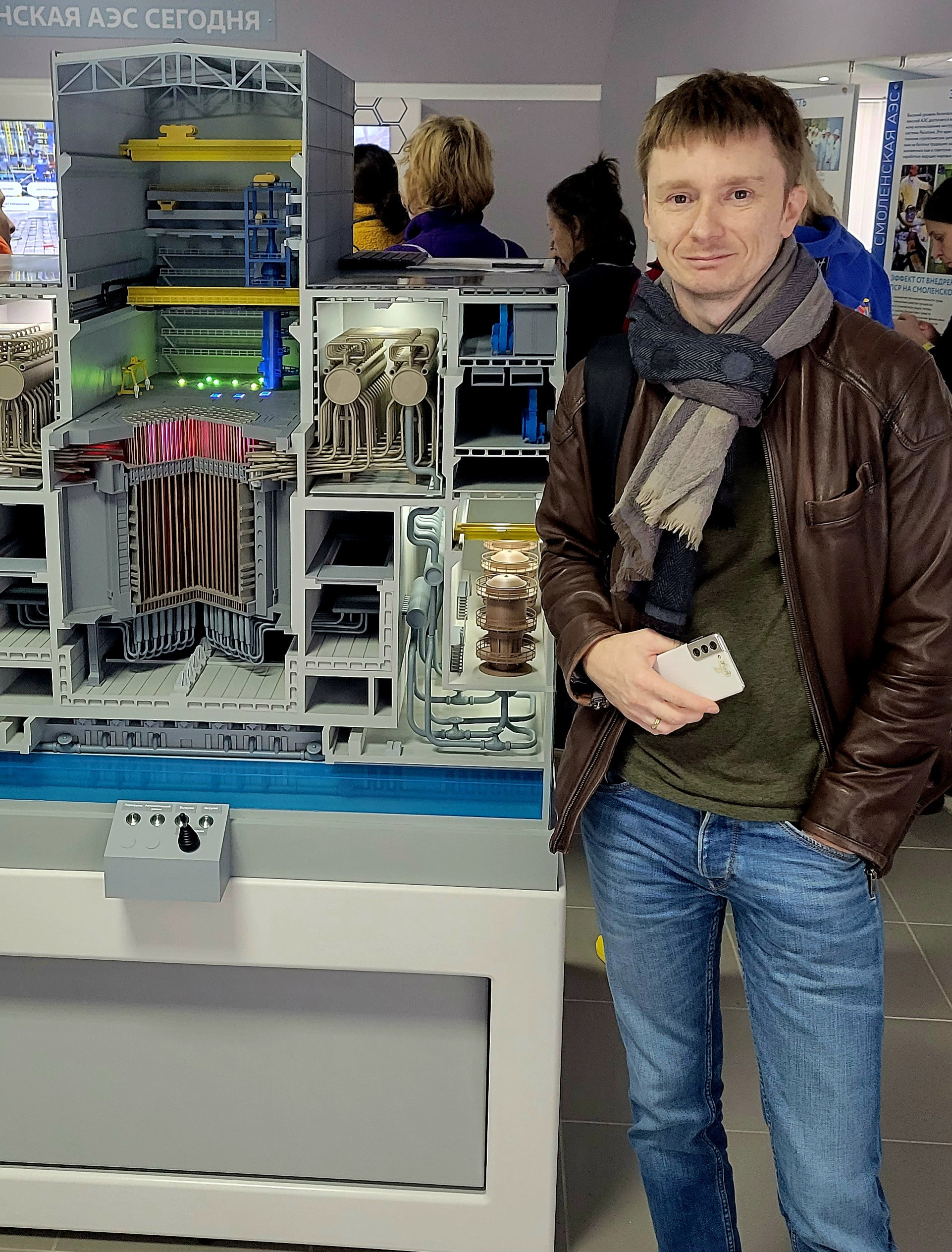 Миша погружается в особенности атомного процесса питания. Для ЦОДов наших вполне как резервный источник подошло бы