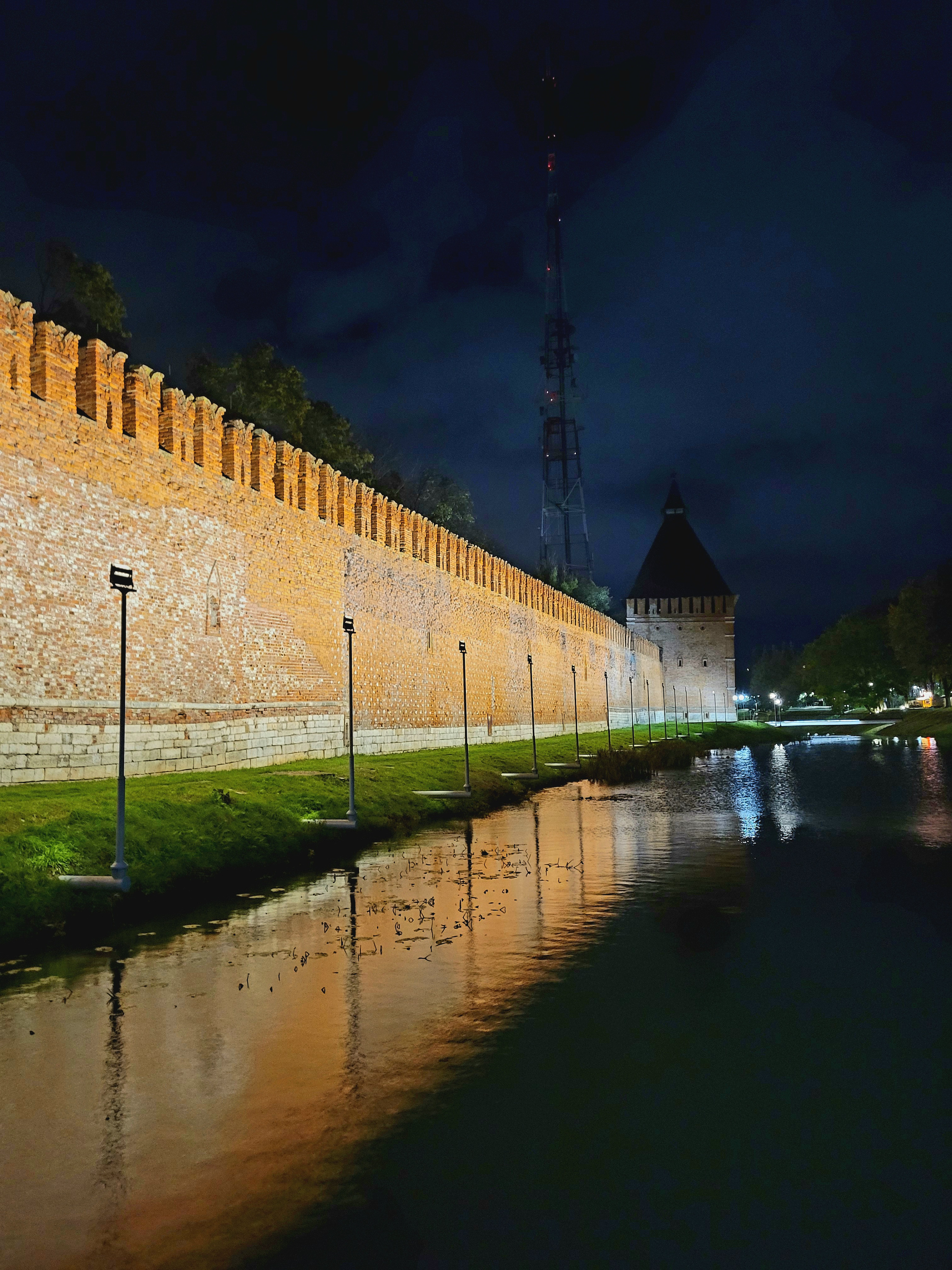 В Смоленске - прогулка по городу под страшным ветром
