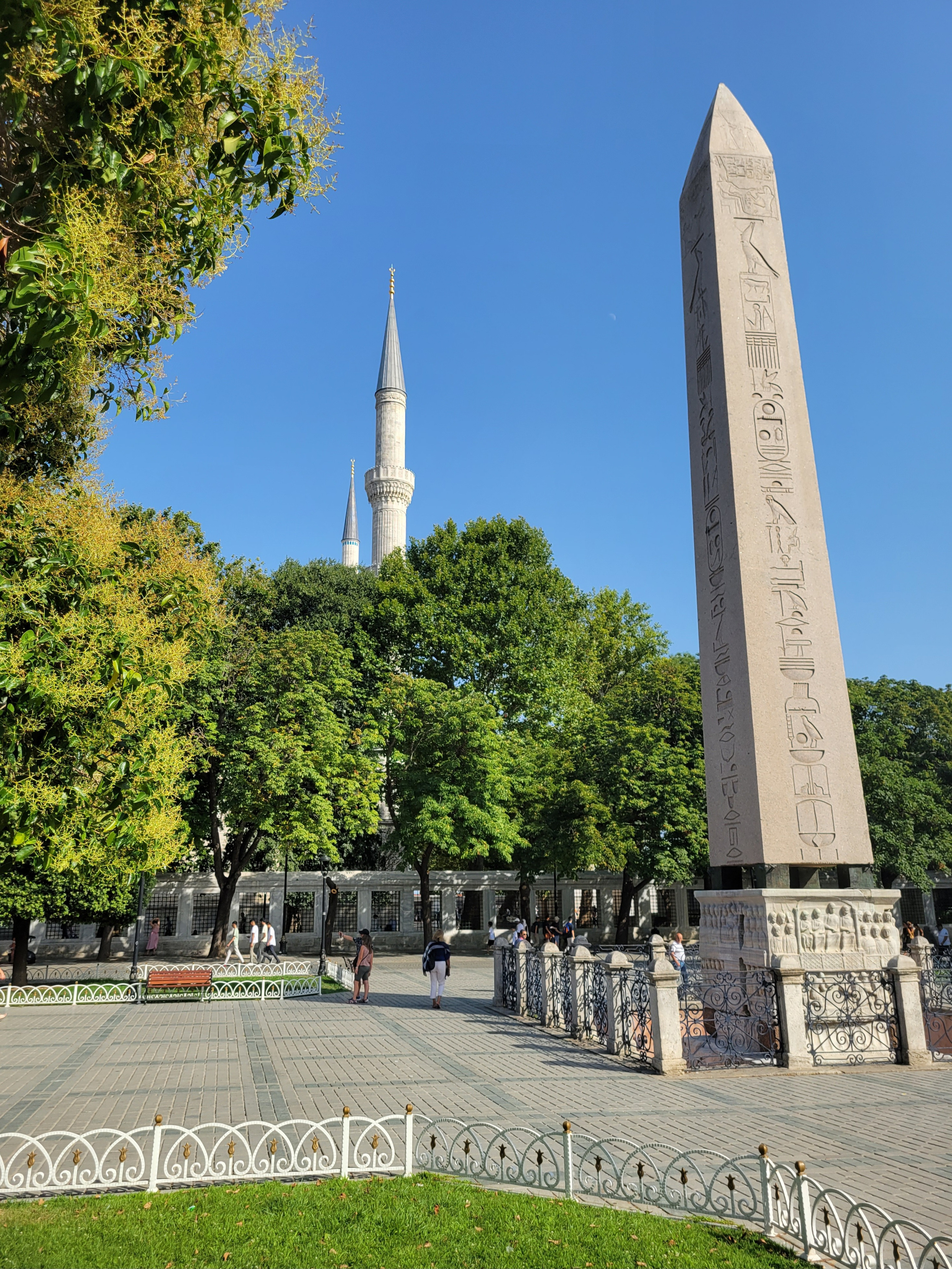 Обелиск Феодосия, последний из обелисков, появившихся на площади, был частью храма в Фивах