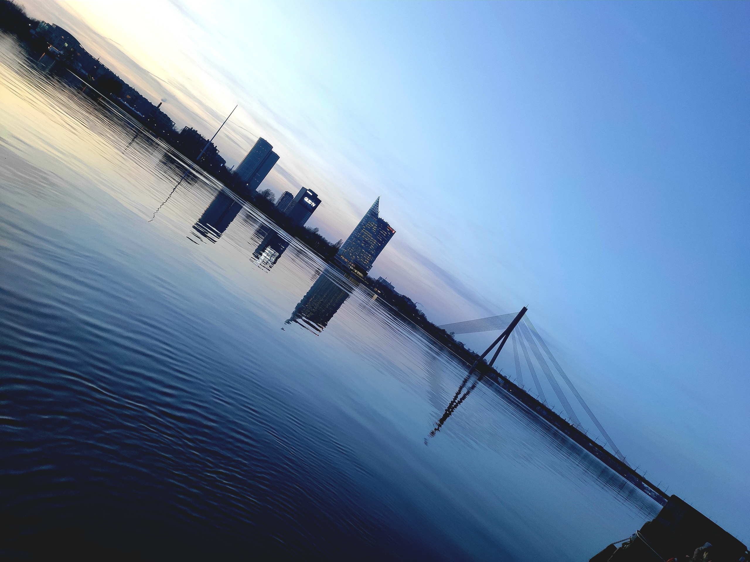 Закат над Даугавой. Вантовый мост