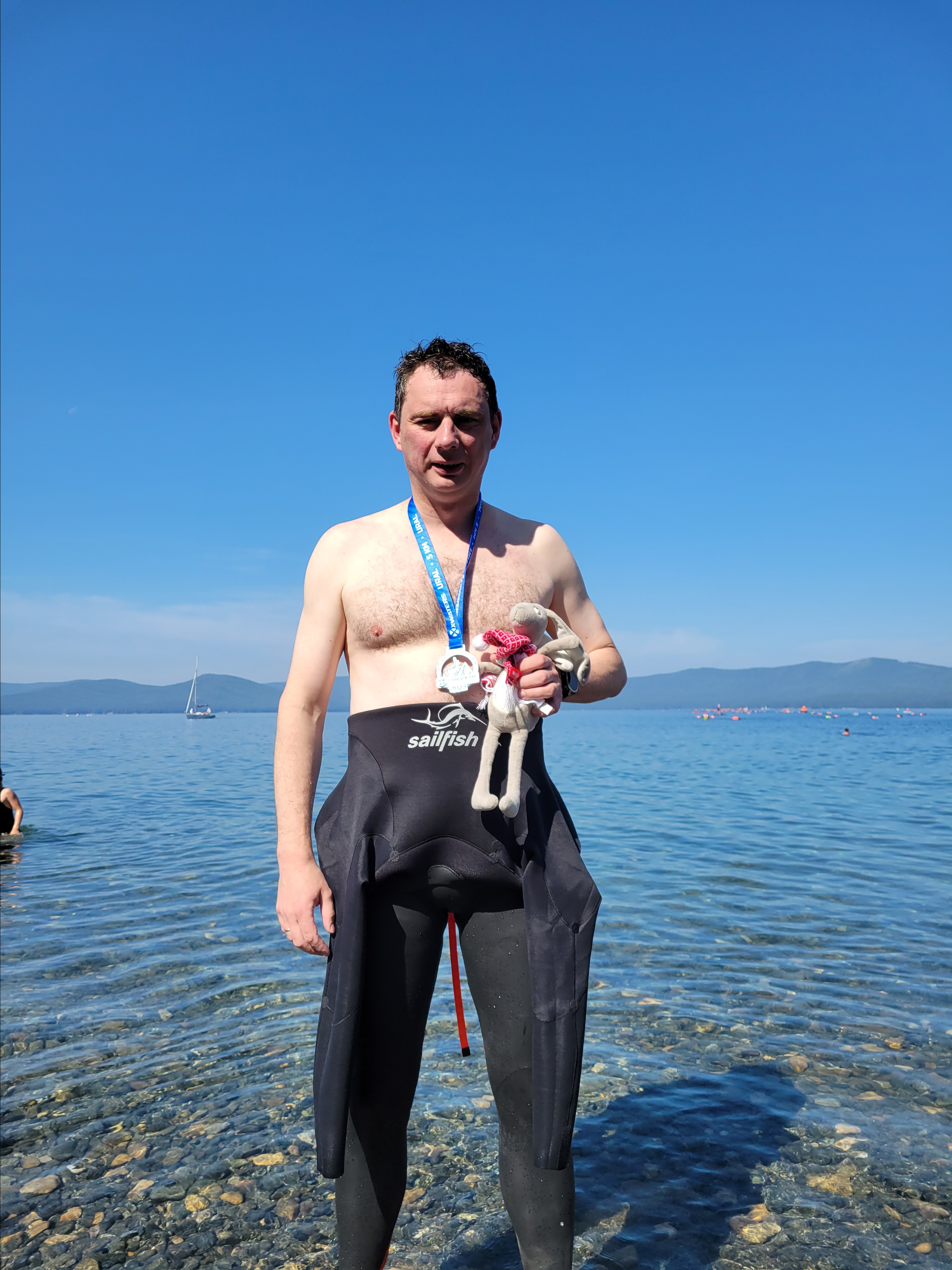 Активно поддерживал меня в рекордном заплыве на 5 км