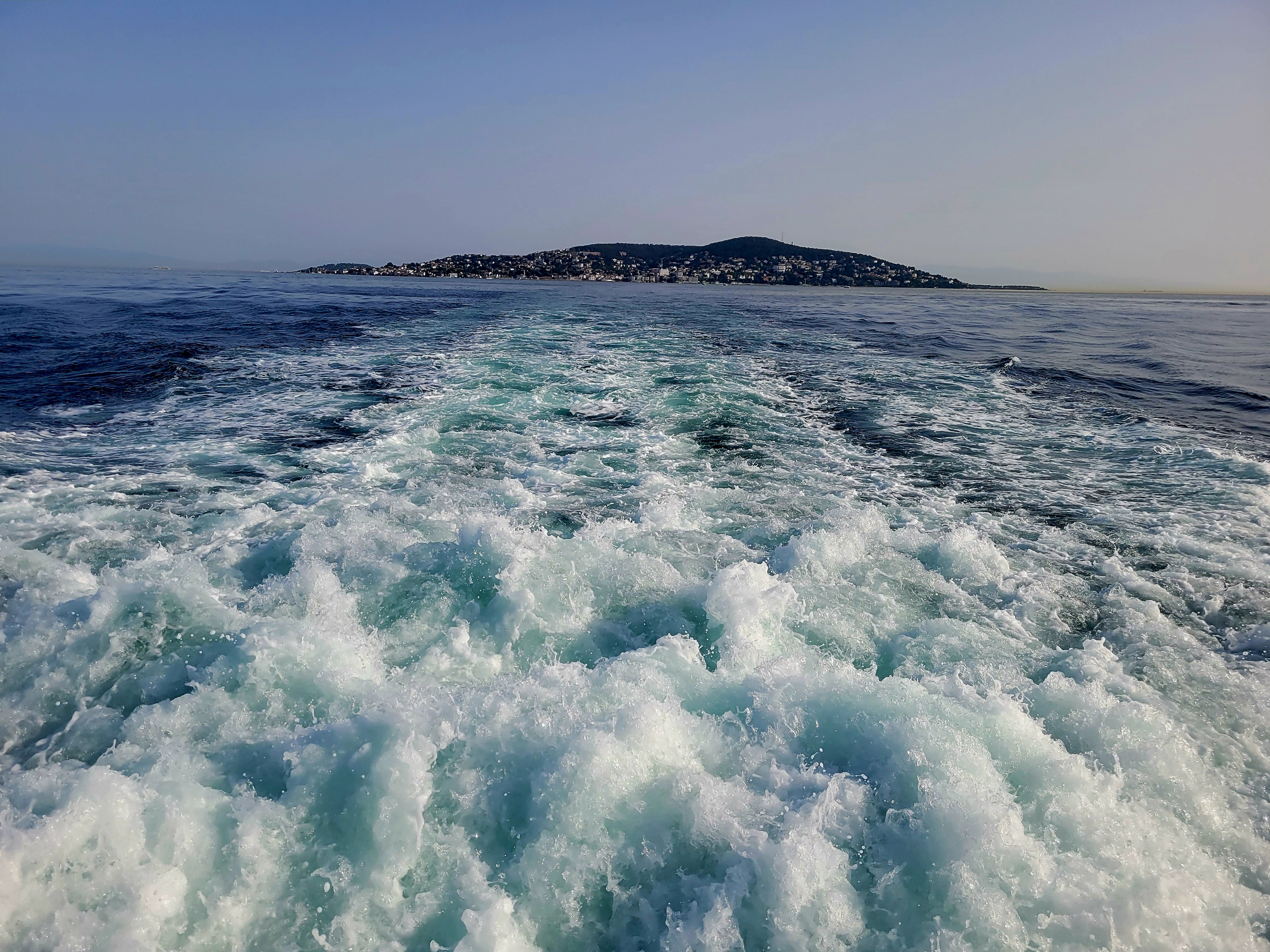 Обратно вечером на быстром катере