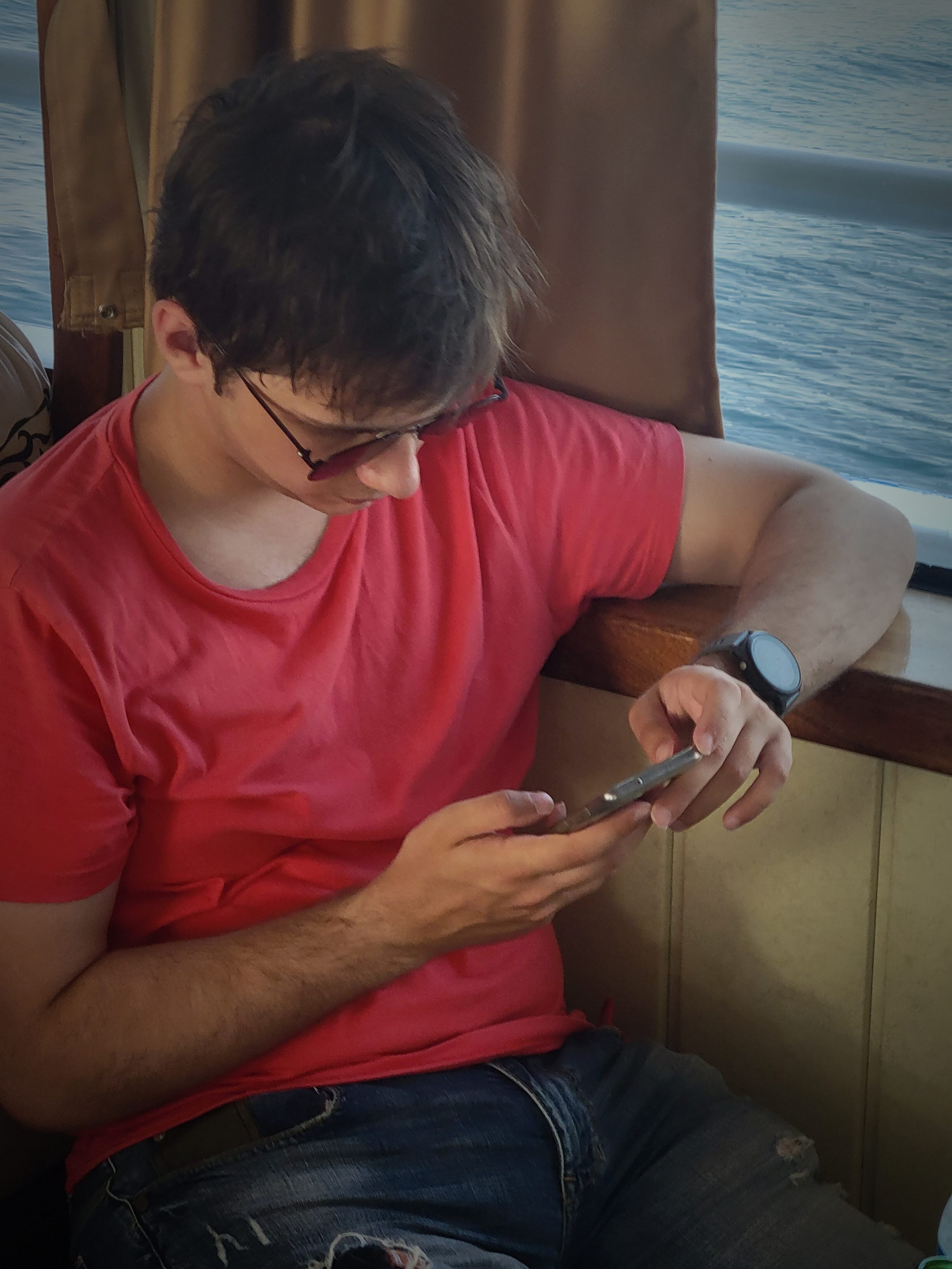 Кругом море, но связь - вполне отличная даже на корабле