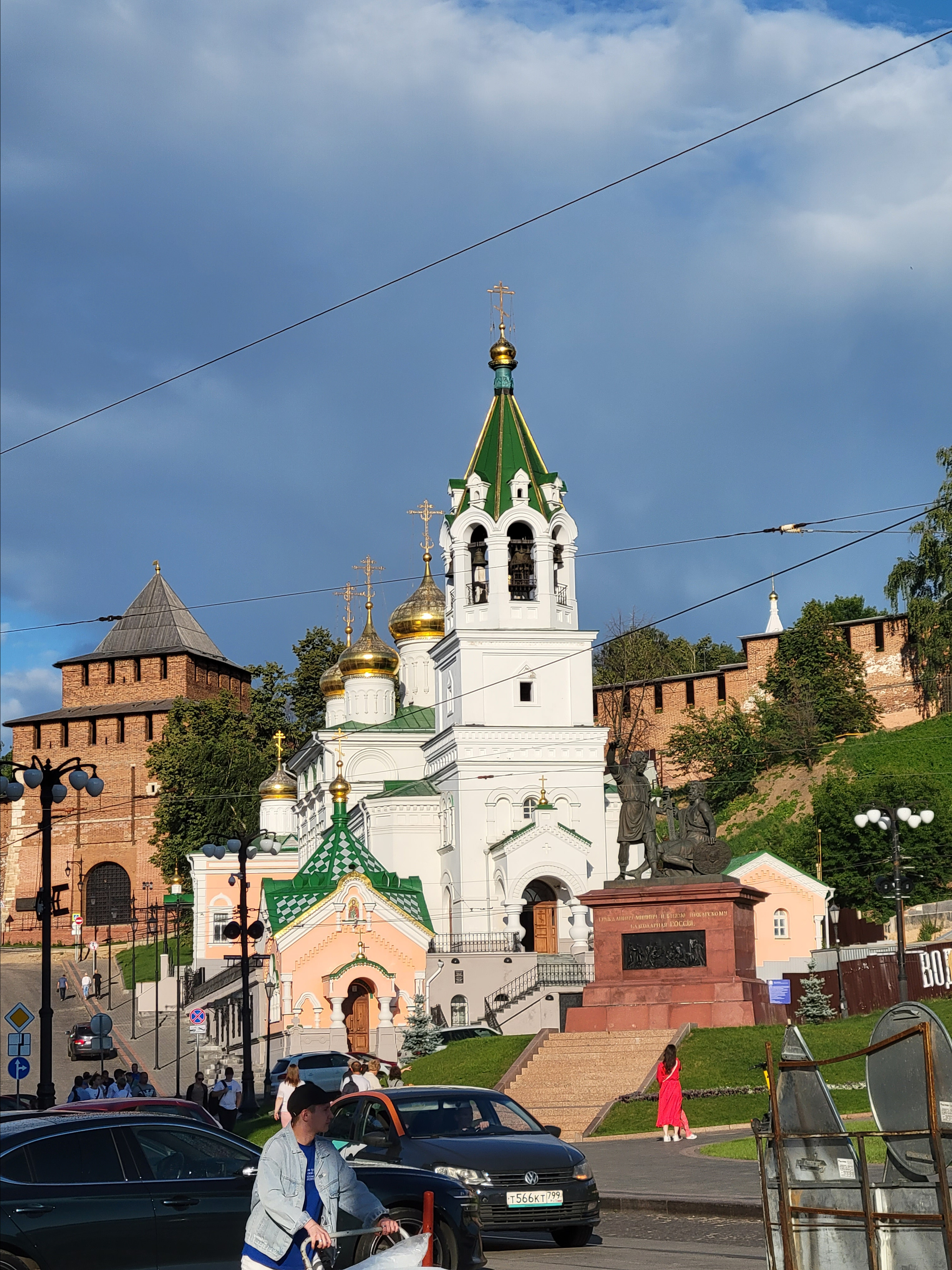 Храм Рождества Иоана Предтечи в начале (или конце) Рождественской улицы