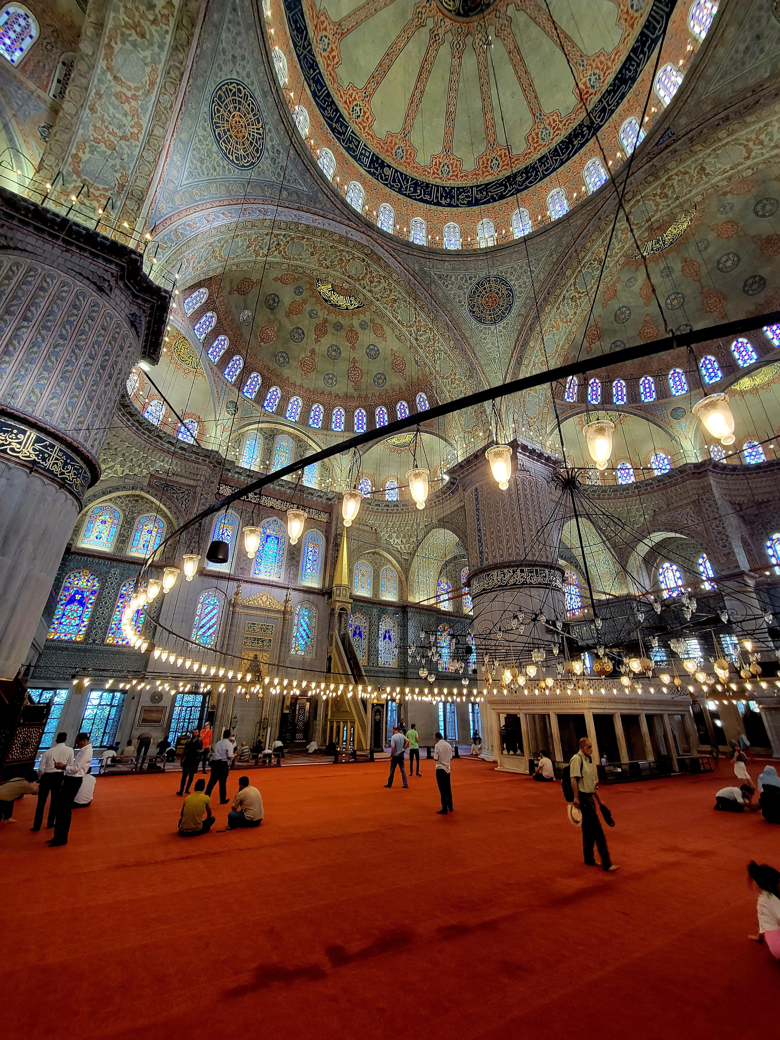 Голубая мечеть получила название по цвету внутренней отделки