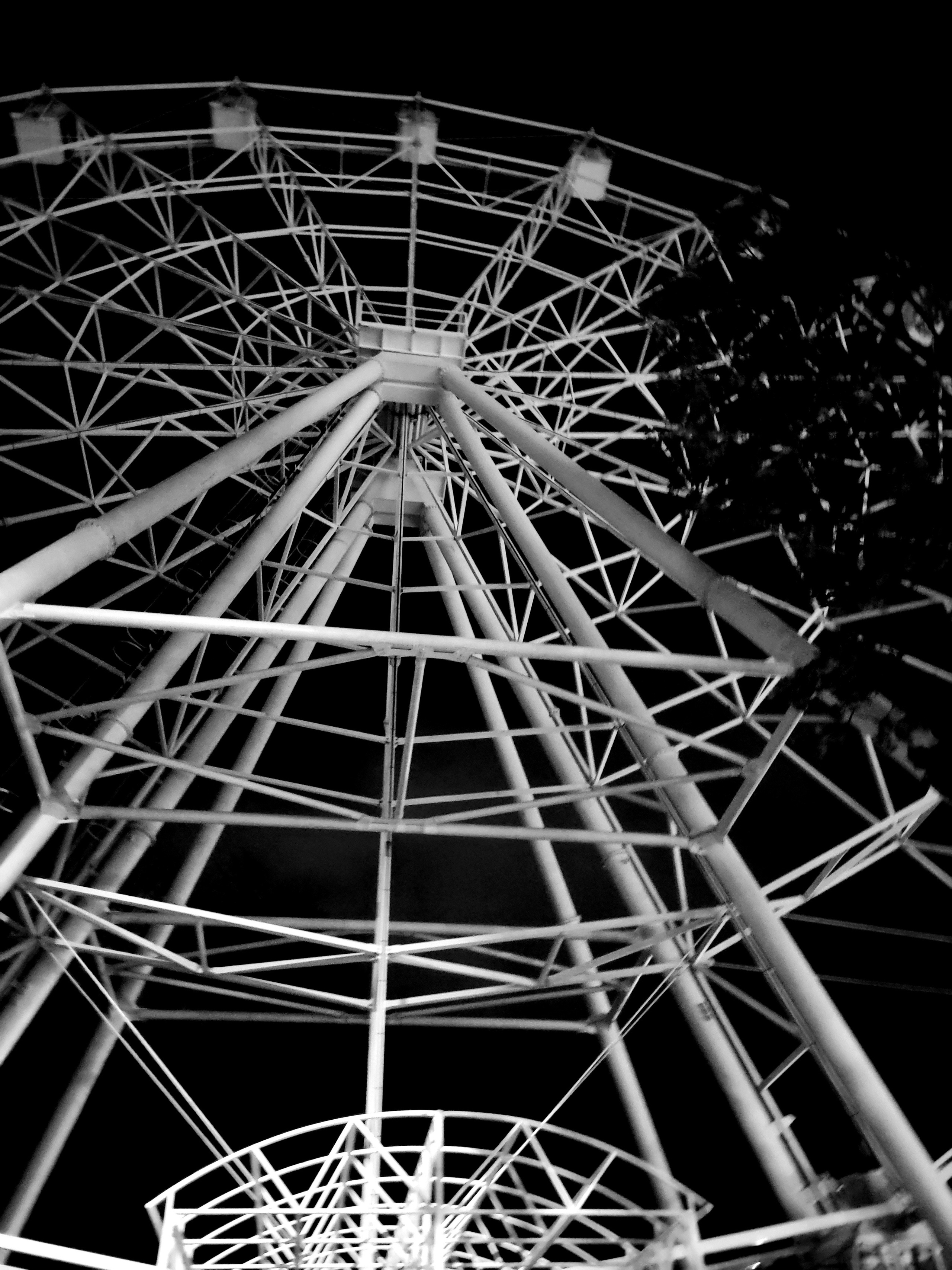 Колесо обозрения в ночном варианте. В прошлом году снимал его в дневном ЧБ