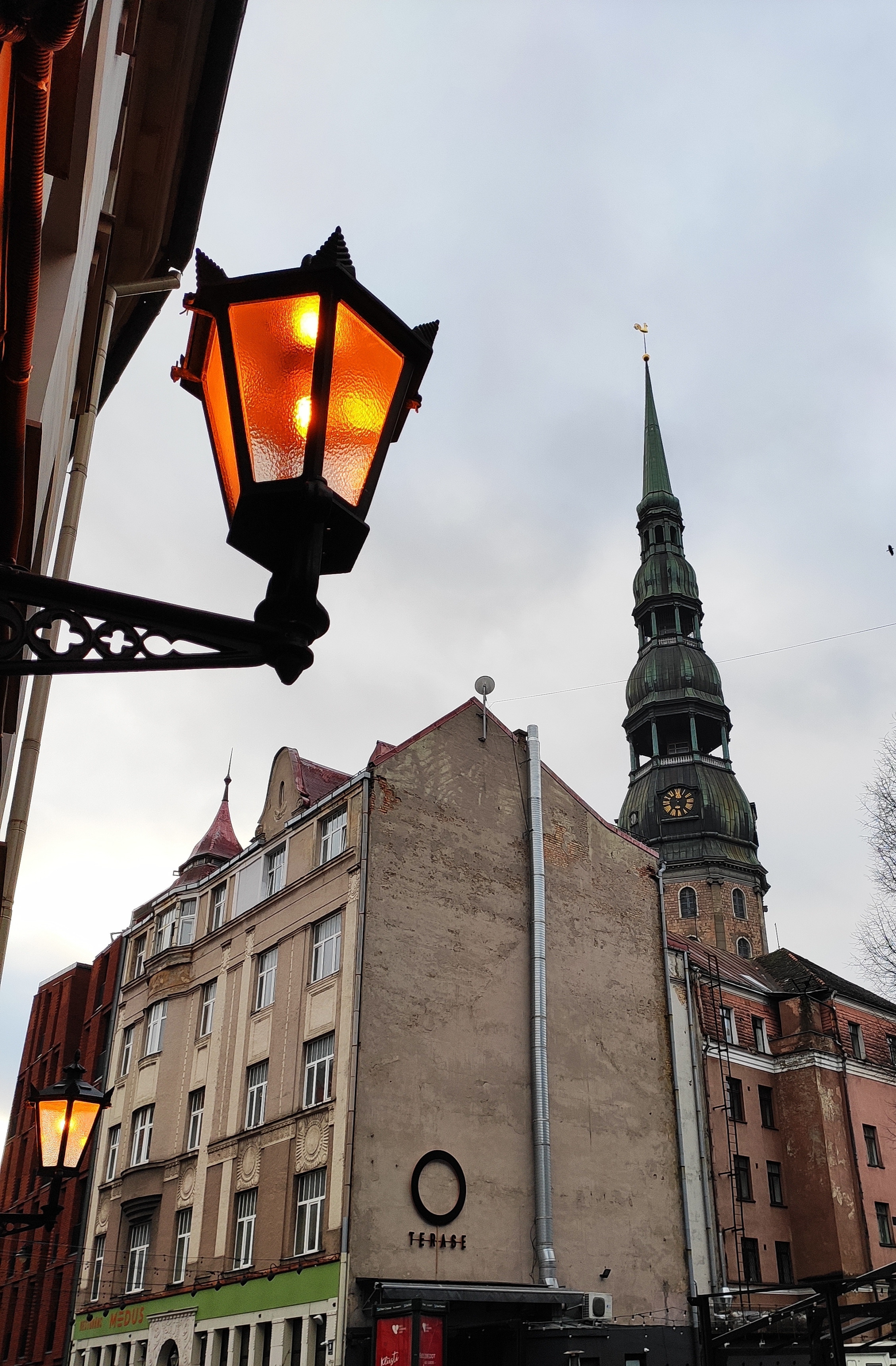 Начало января, темнеет рано