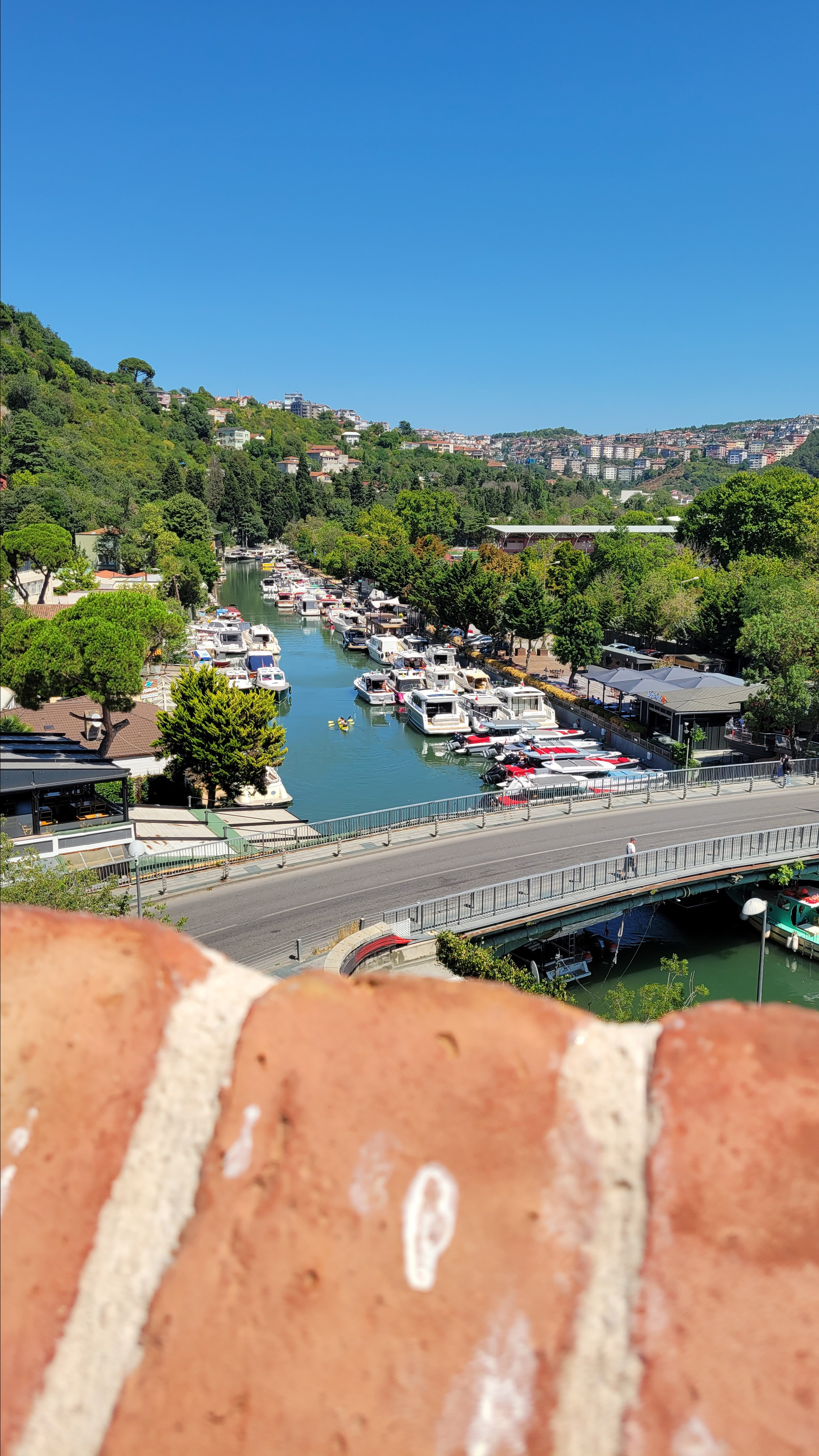 Рядом крепость Анадолу Хисари