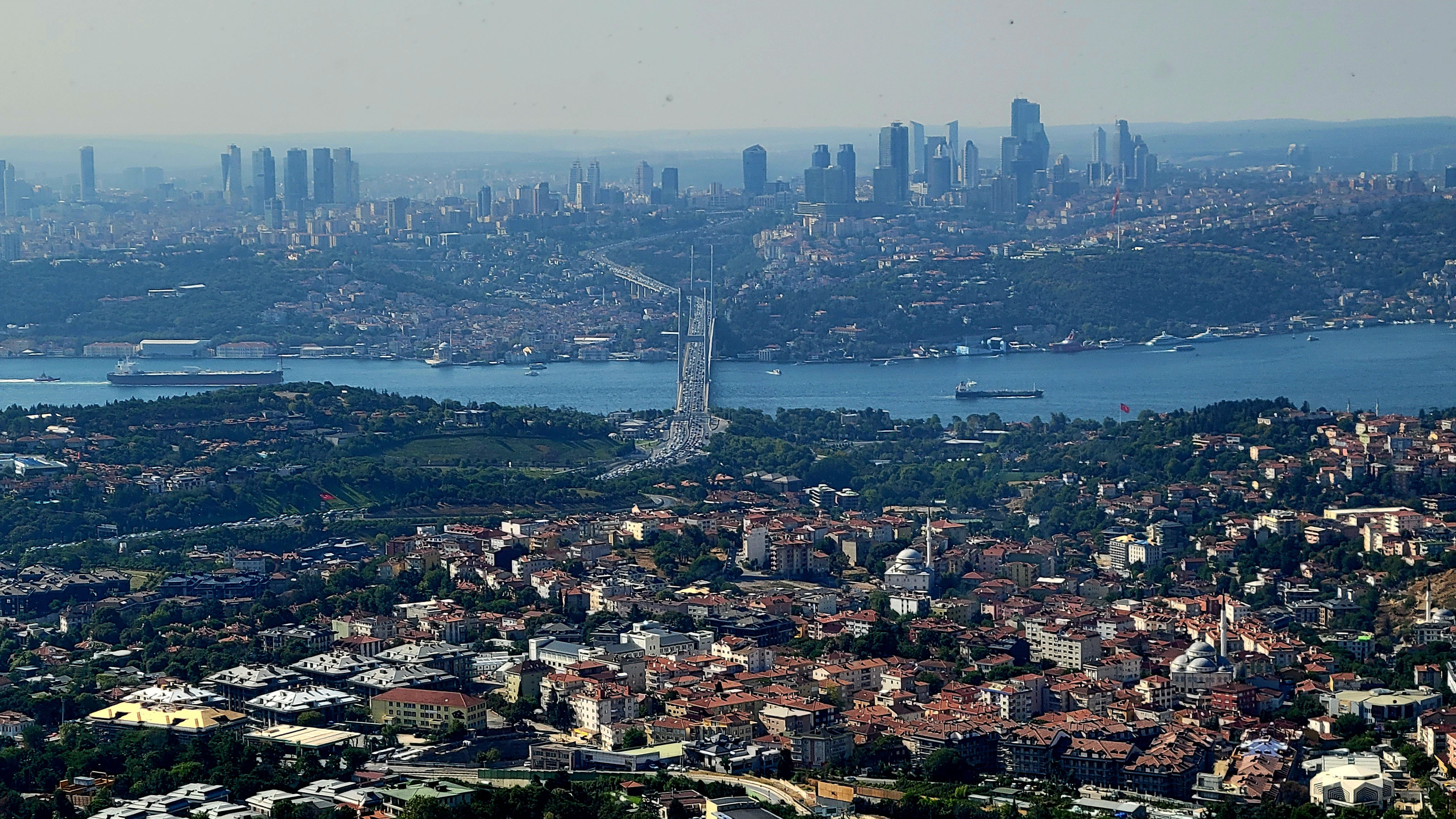 С башни отличный обзор, в том числе и на европейскую часть города