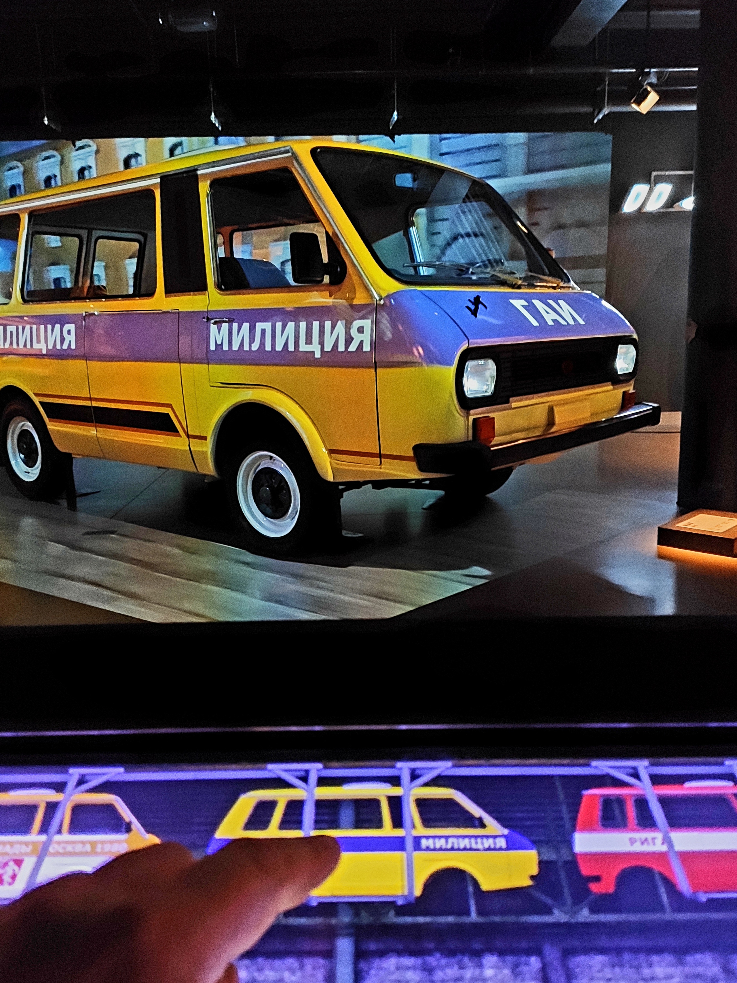 Особое место отведено советсокму автопрому и РАФику