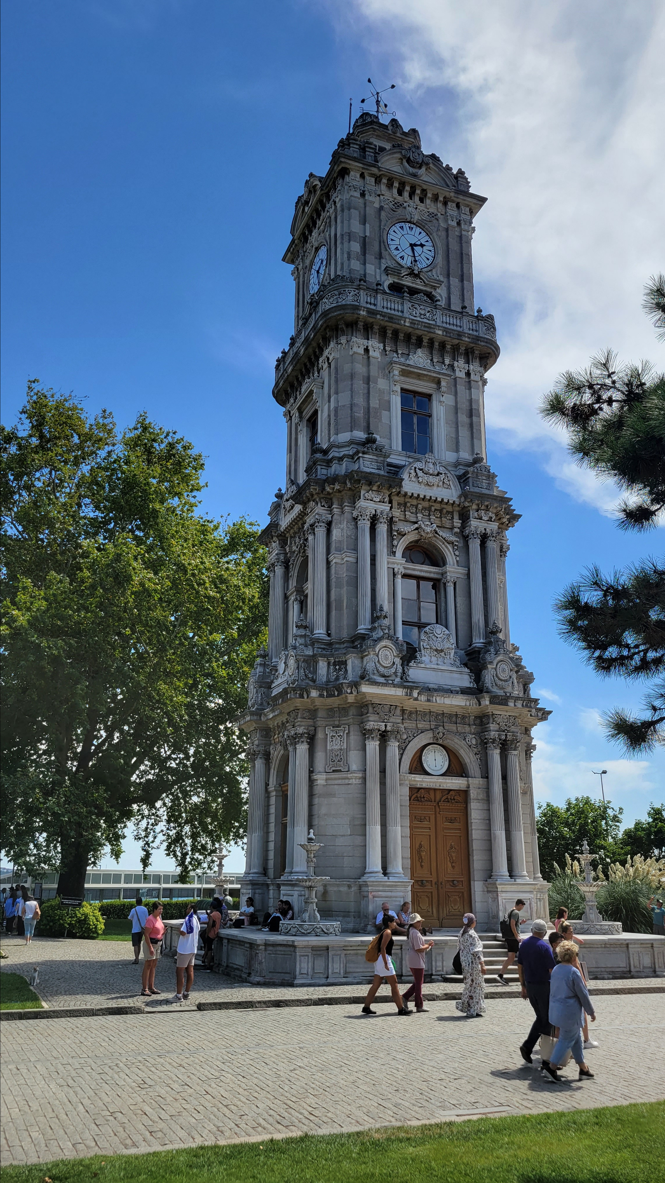 Часть дворца - художественный музей