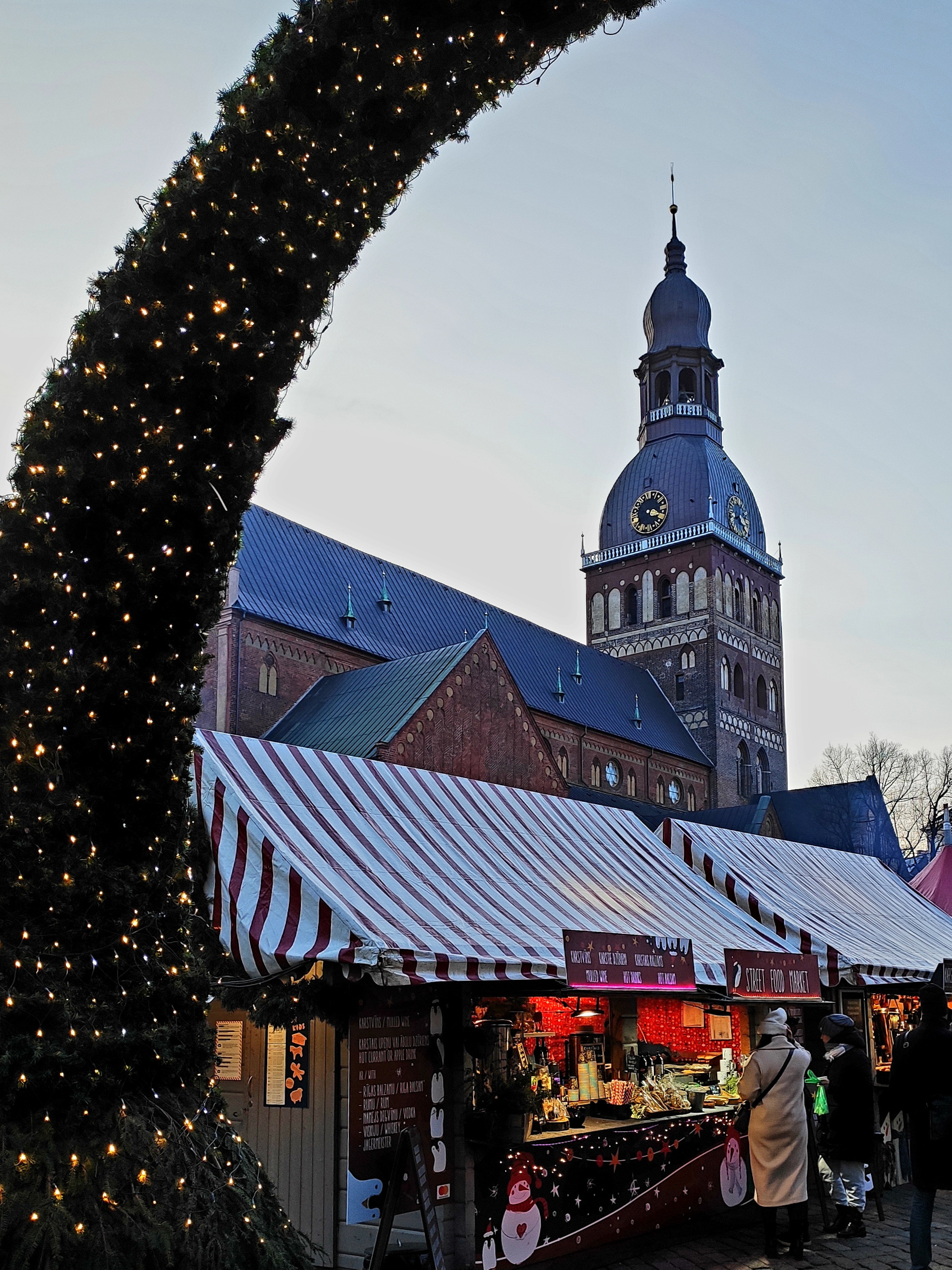 На площадях Рождественские базары