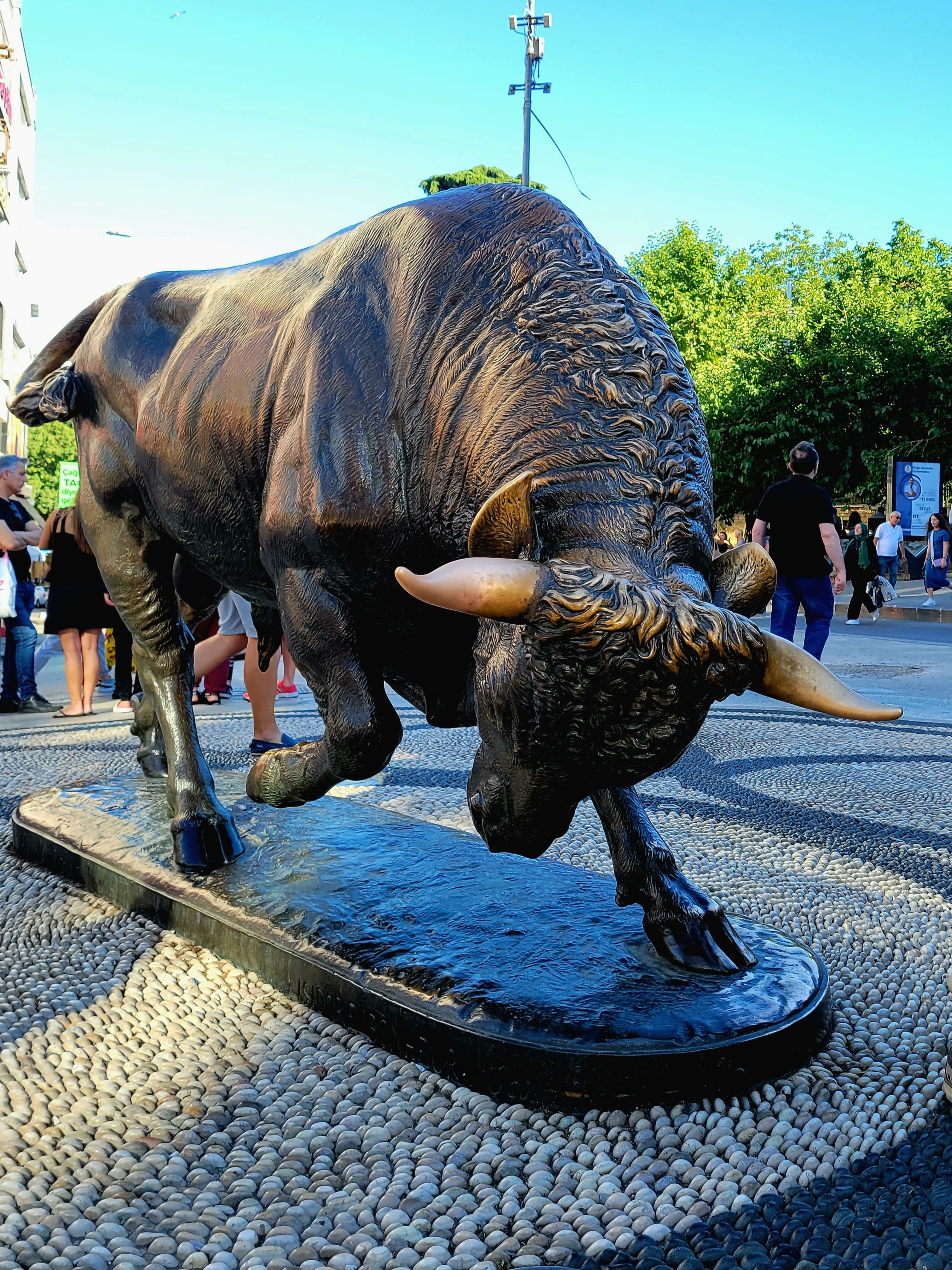 Завершали день прогулкой по району Мода - Кадыкёй. Шумный район с торговыми центрами, ресторанами. Одно из популярных туристических мест азиатского Стамбула. Выбирая квартиру чуть не забронировали тут номер. Порадовались, что живем дальше, в более тихом, уютном и современном районе.