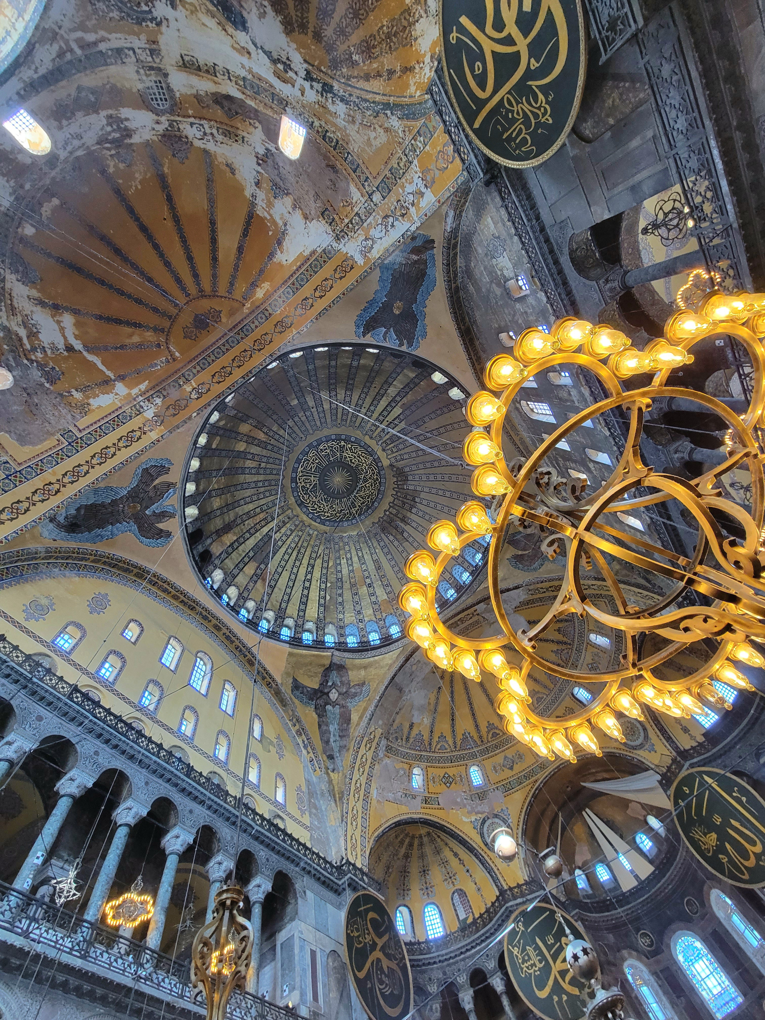 Купол Софии, ставший на многие годы образцом для подражания европейских и русских зодчих