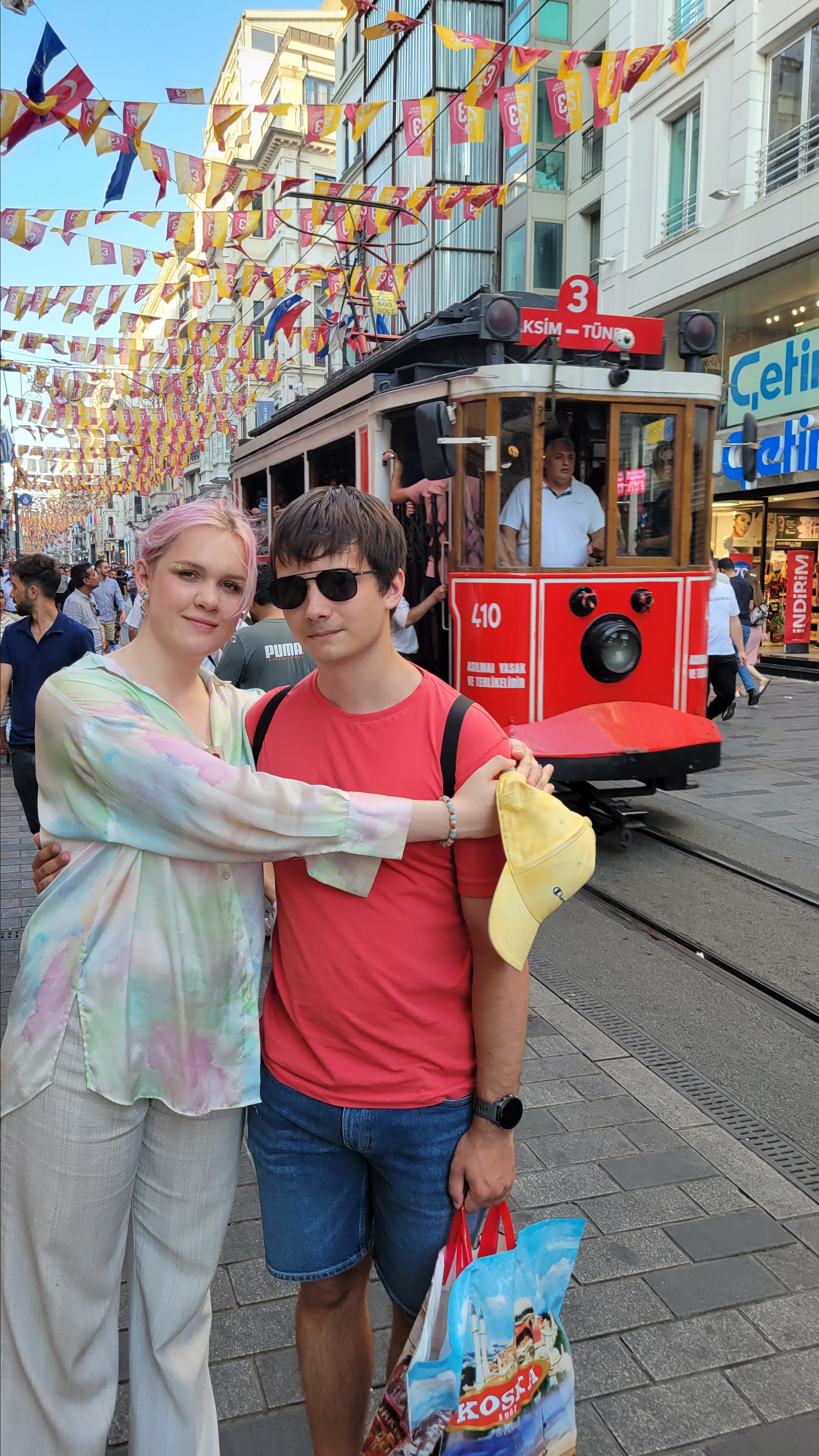 Встретились с Лерой и Максом на ул.Истикляль