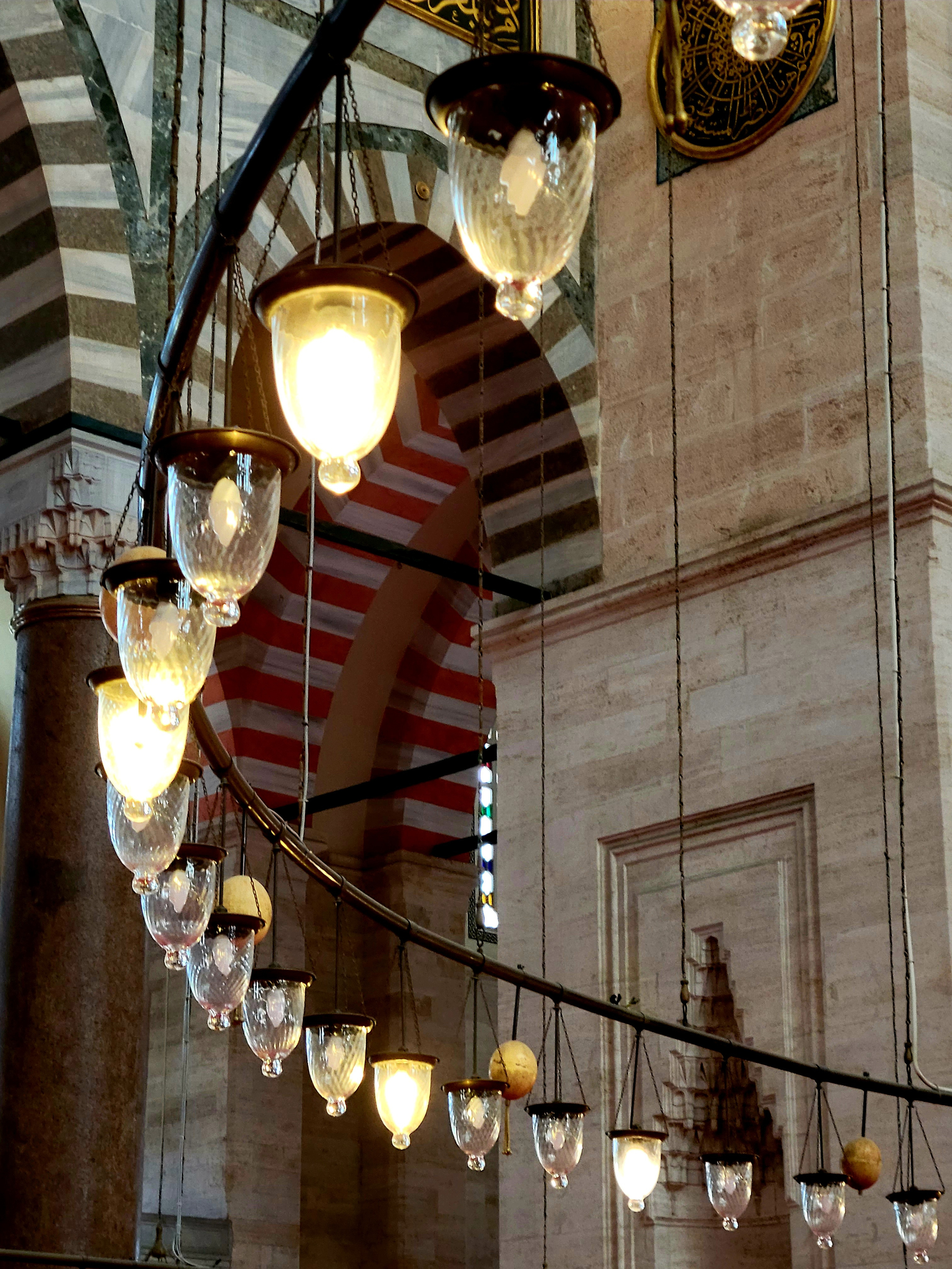 Когда нет молитвы, пускают и туристов, и женщин почти на всю территорию мечети