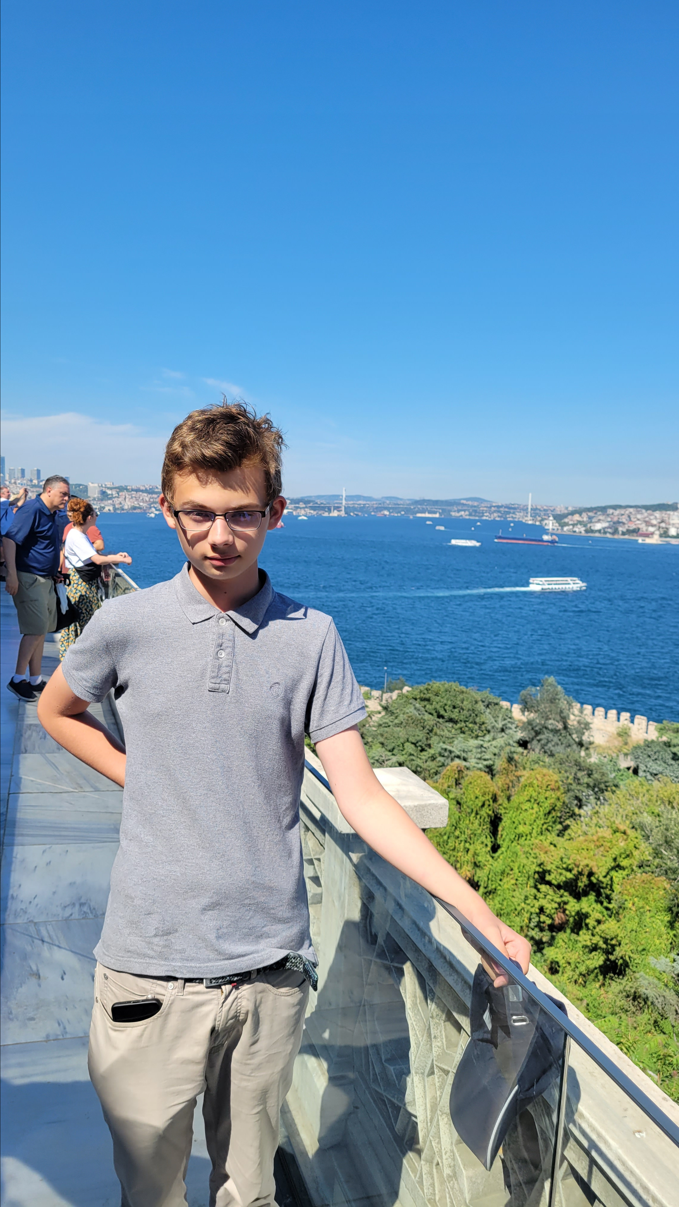 Только порадовал вид на Босфор. Несколько раз бывали в отеле Али Бей... после посещения Топкапи стала понятна архитектура отельных сооружений :) Декор, оформление - взято из павильонов Топкапи