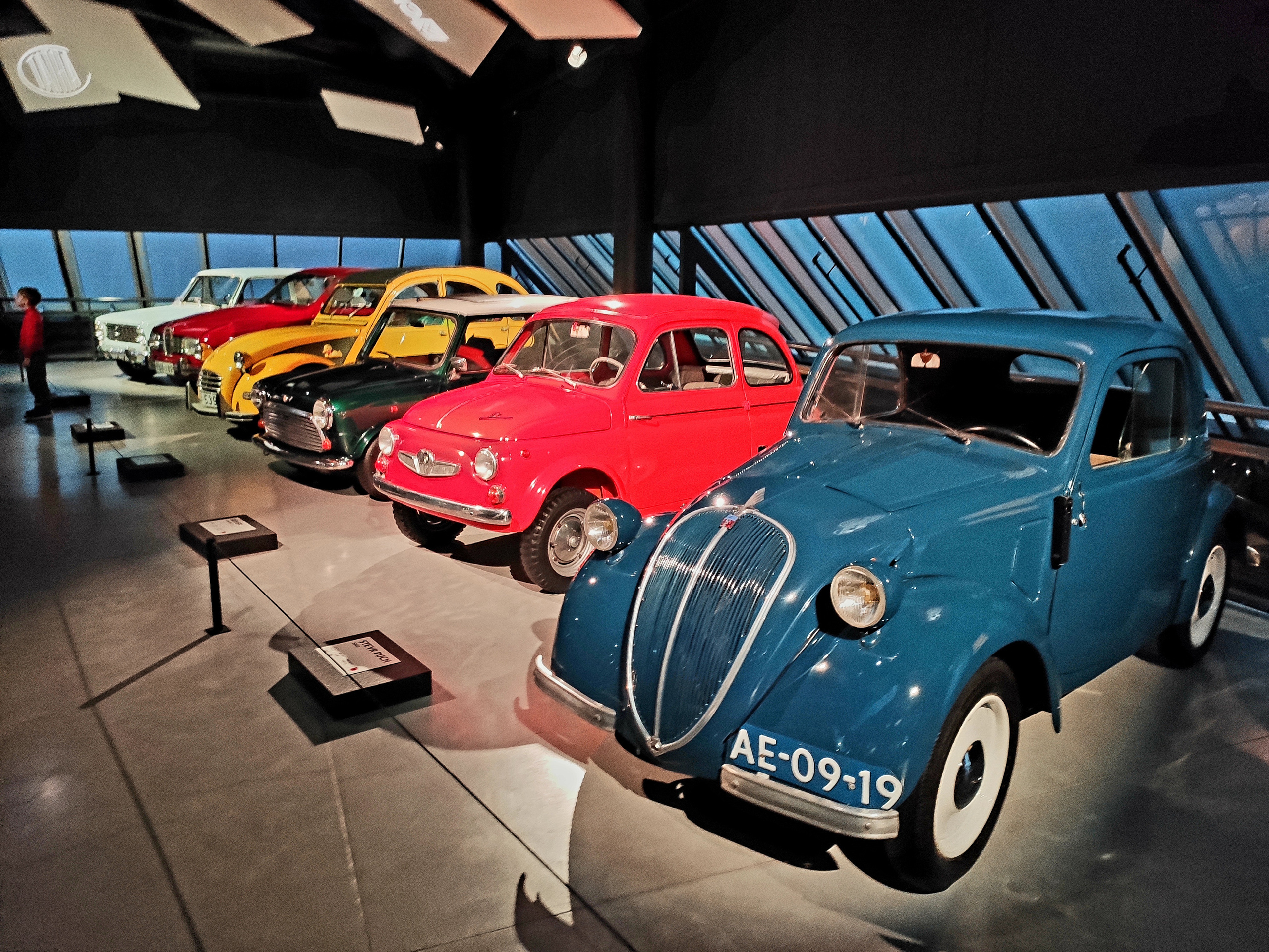 Показана история и европейских марок, и американских