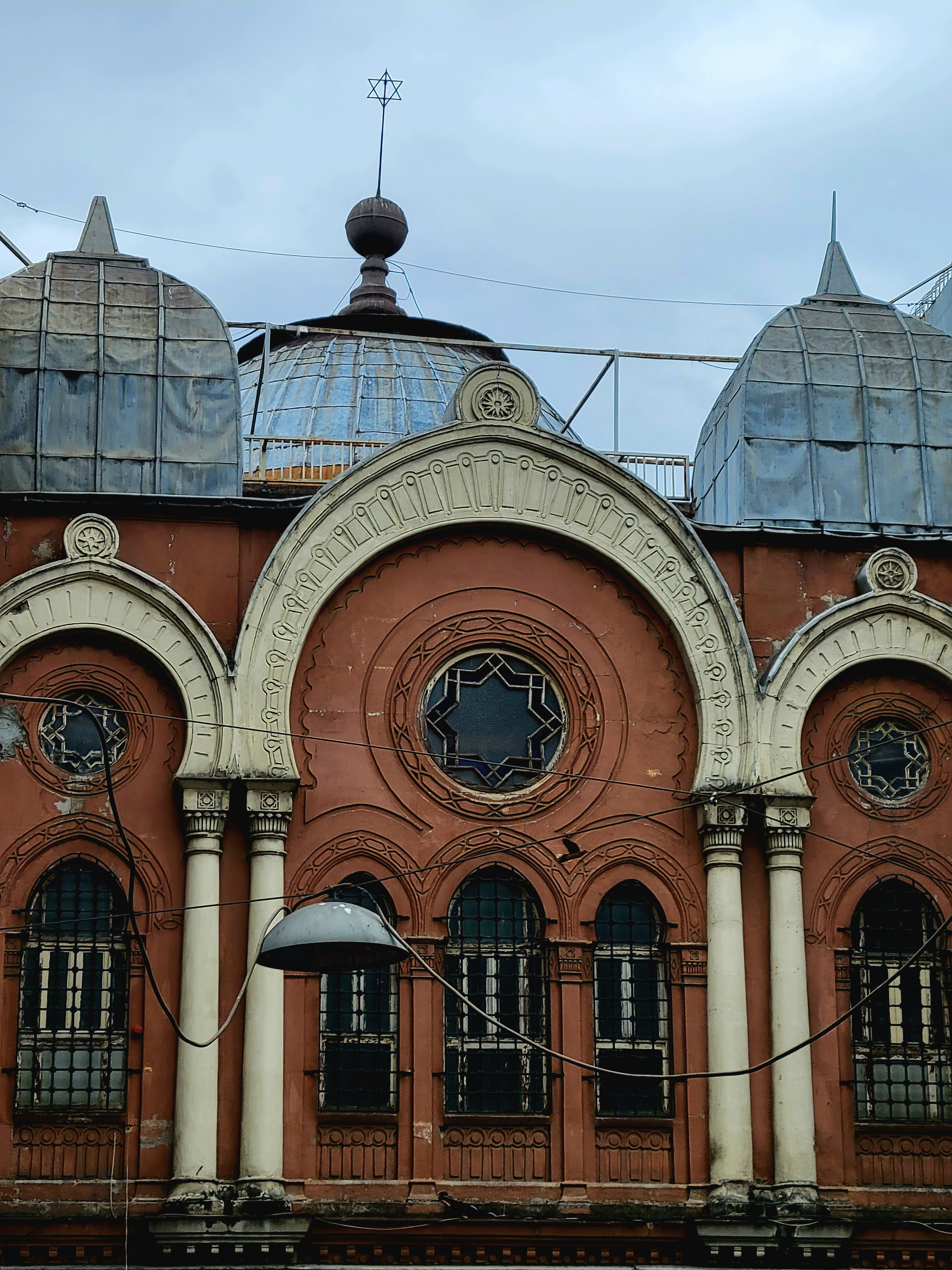 Синагога. В европейской части Стамбула уживаются разные религии. Город всегда был многонациональным