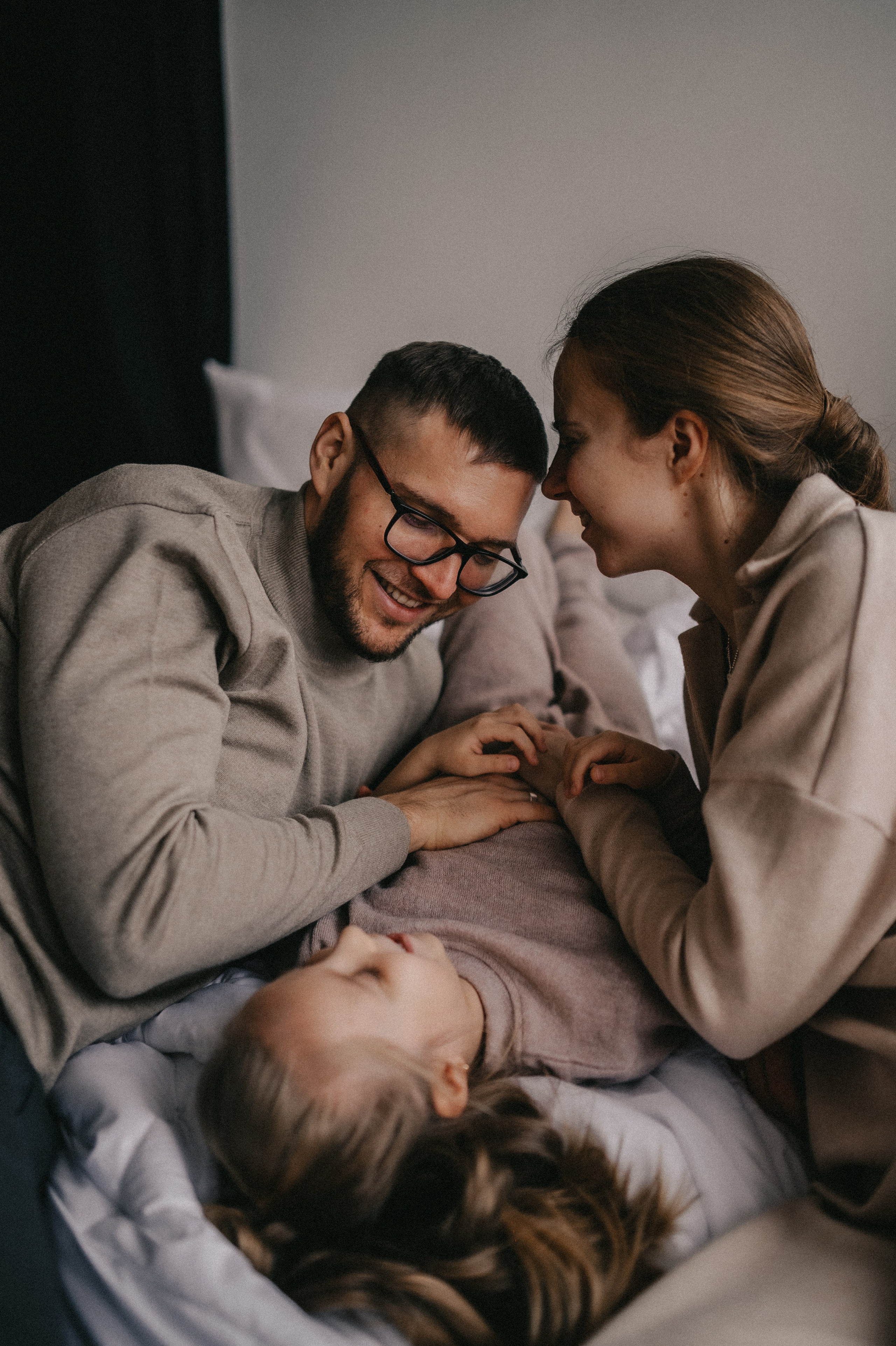 Коля, Таня и Мира в студии Каприфоль. Семейный и свадебный lifestyle-фотограф в Москве Мария Петрова