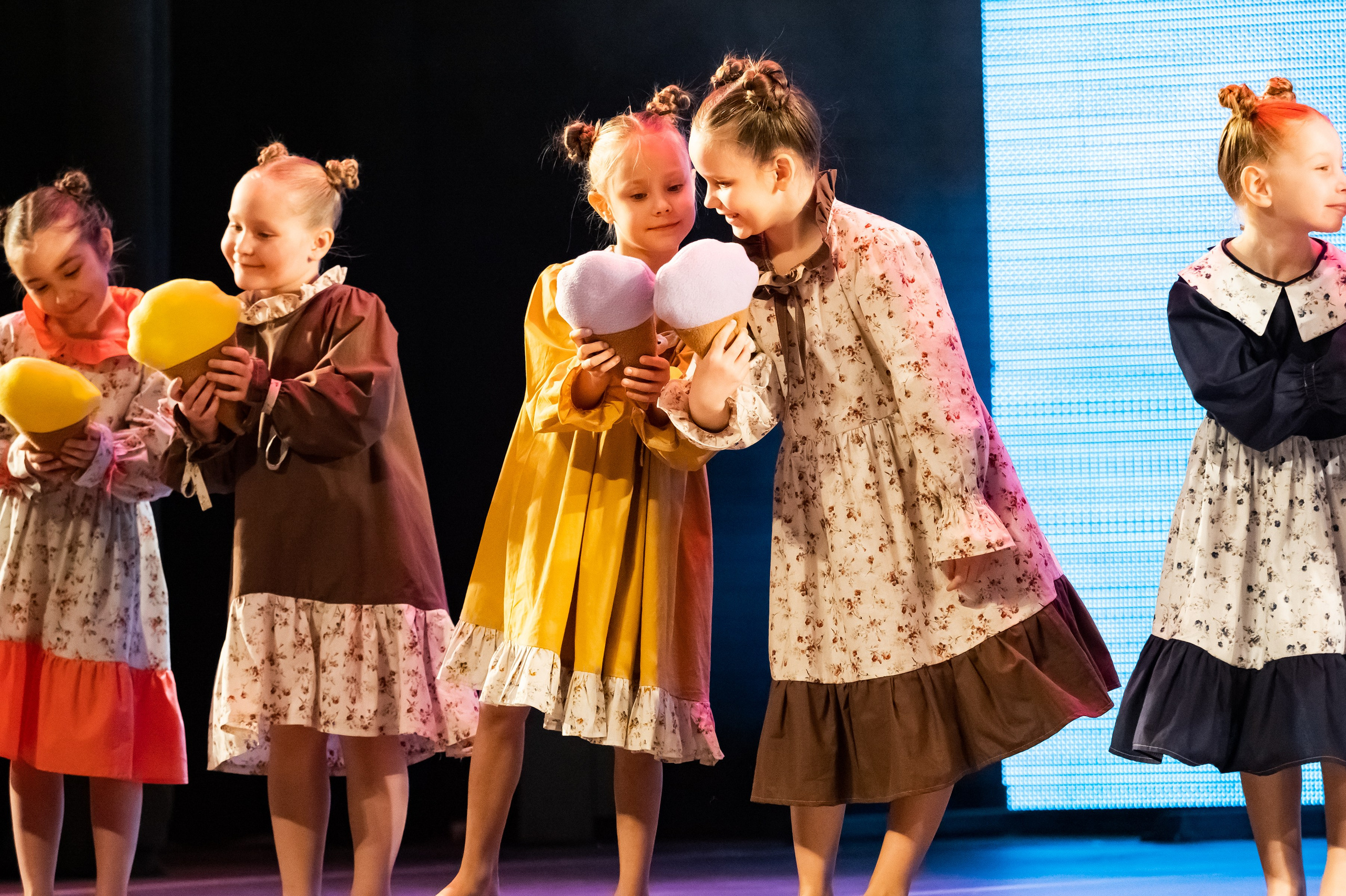 Концерт «Пространные танцы». Репортажный, семейный и детский фотограф в Пензе и Заречном Арина Ермилова. Картины барельеф на заказ